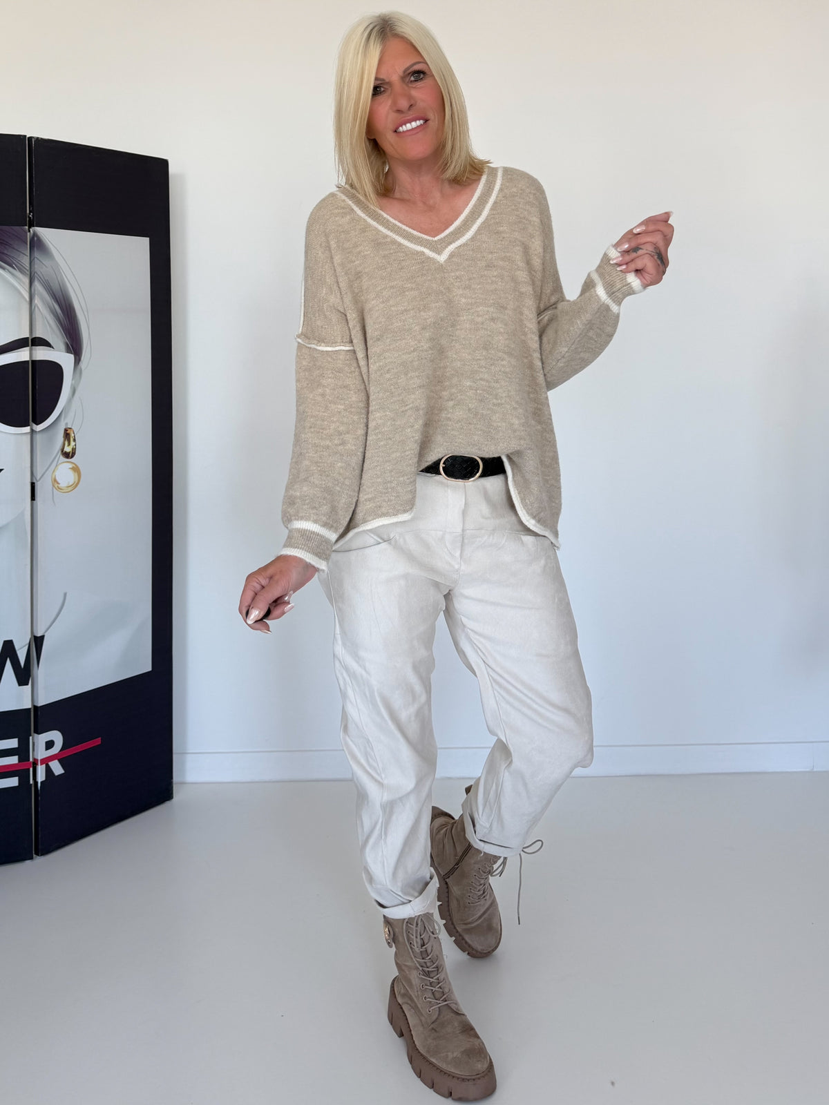 Kuscheliger Pullover mit V-Ausschnitt - beige-ecru