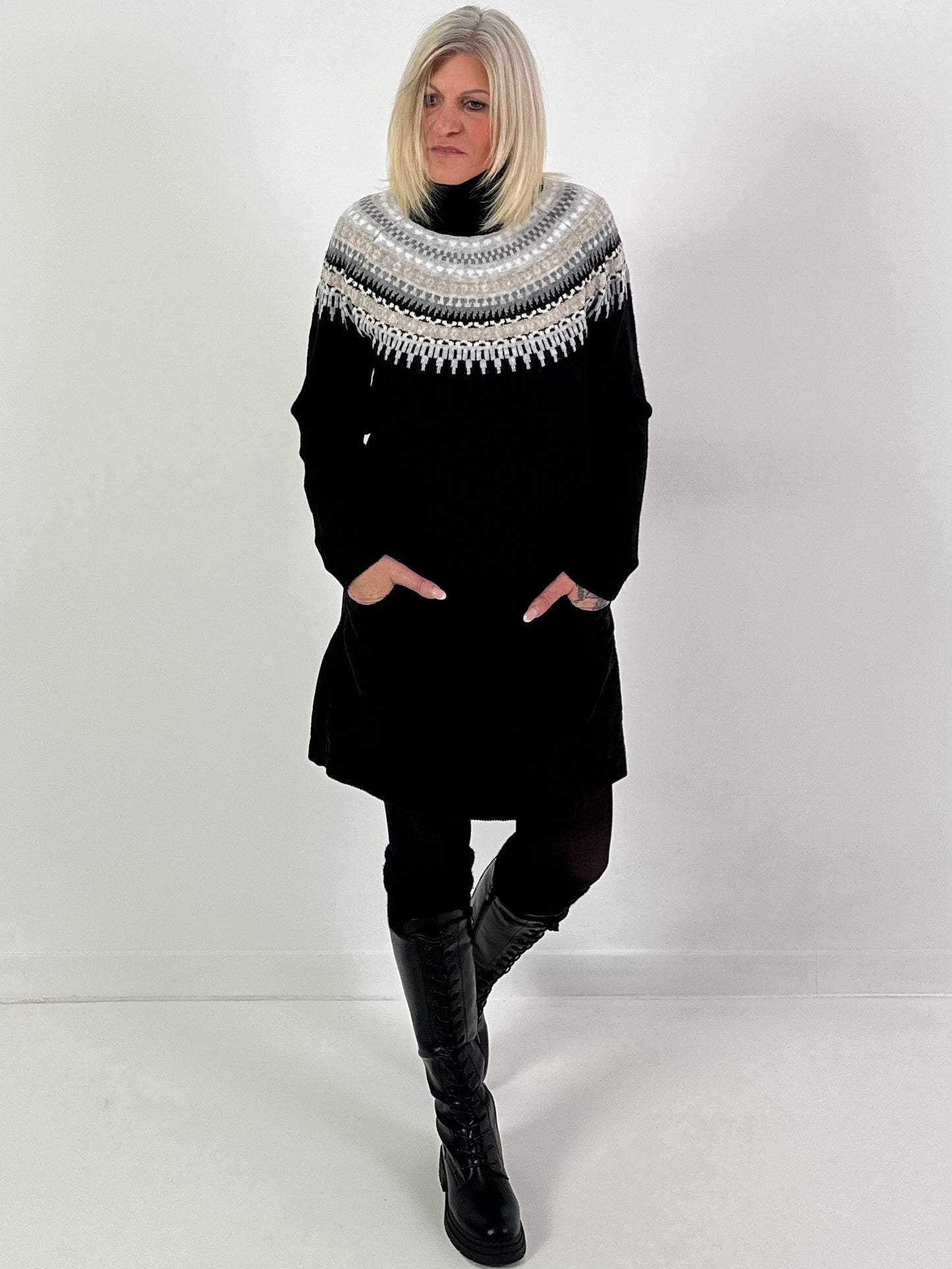 Turtleneck sweater model "Scandinavian Shine" - black-gray