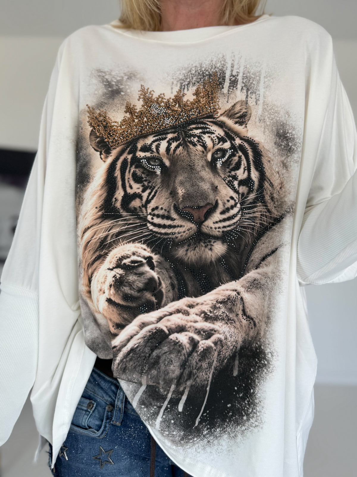 Sweater mit Stulpenärmeln und Strassmotiv Royal Tiger - ecru