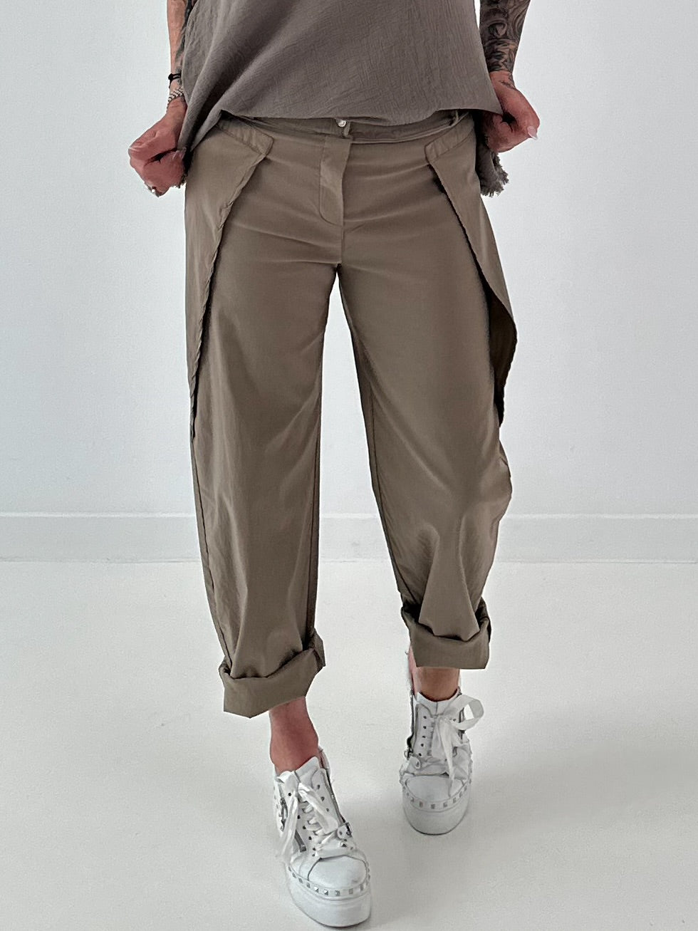 Hose mit besonderem Design - taupe