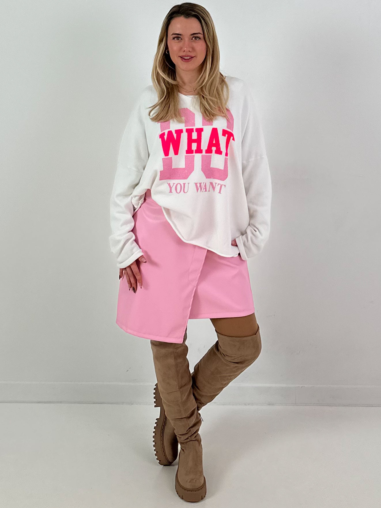 Oversized trui "Wat wil je?" - wit-roze