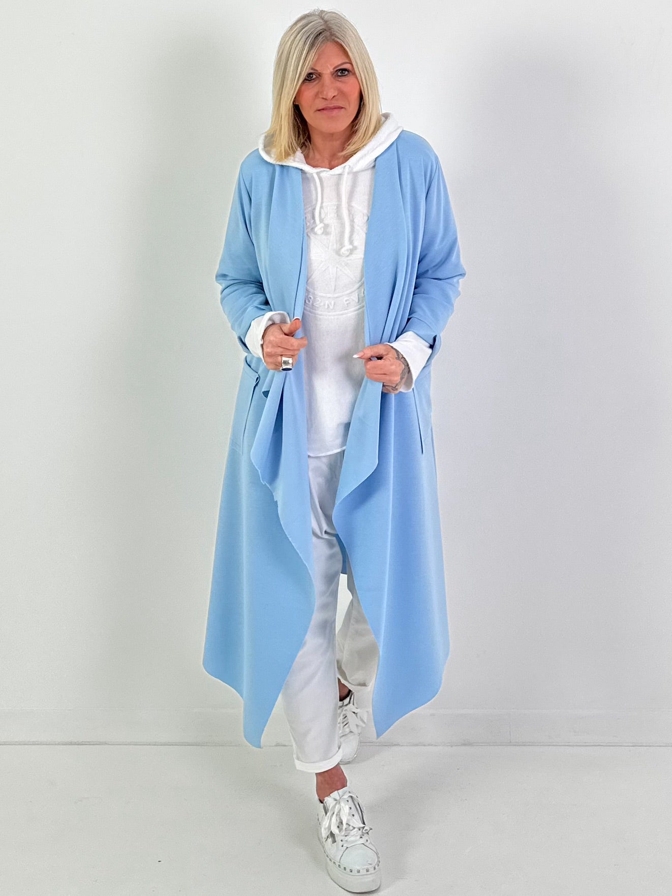 Mantel Modell "Velvet Breeze" - hellblau