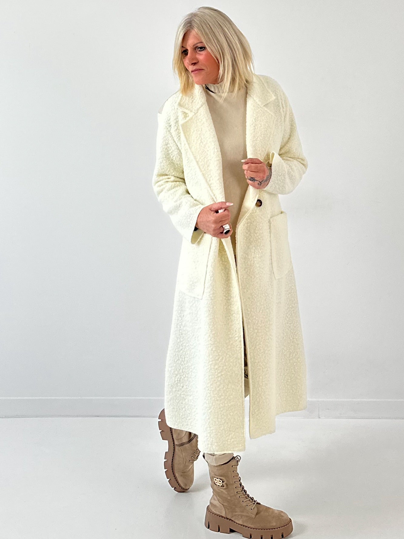 Boucléjas model “Wake up” - ecru-beige