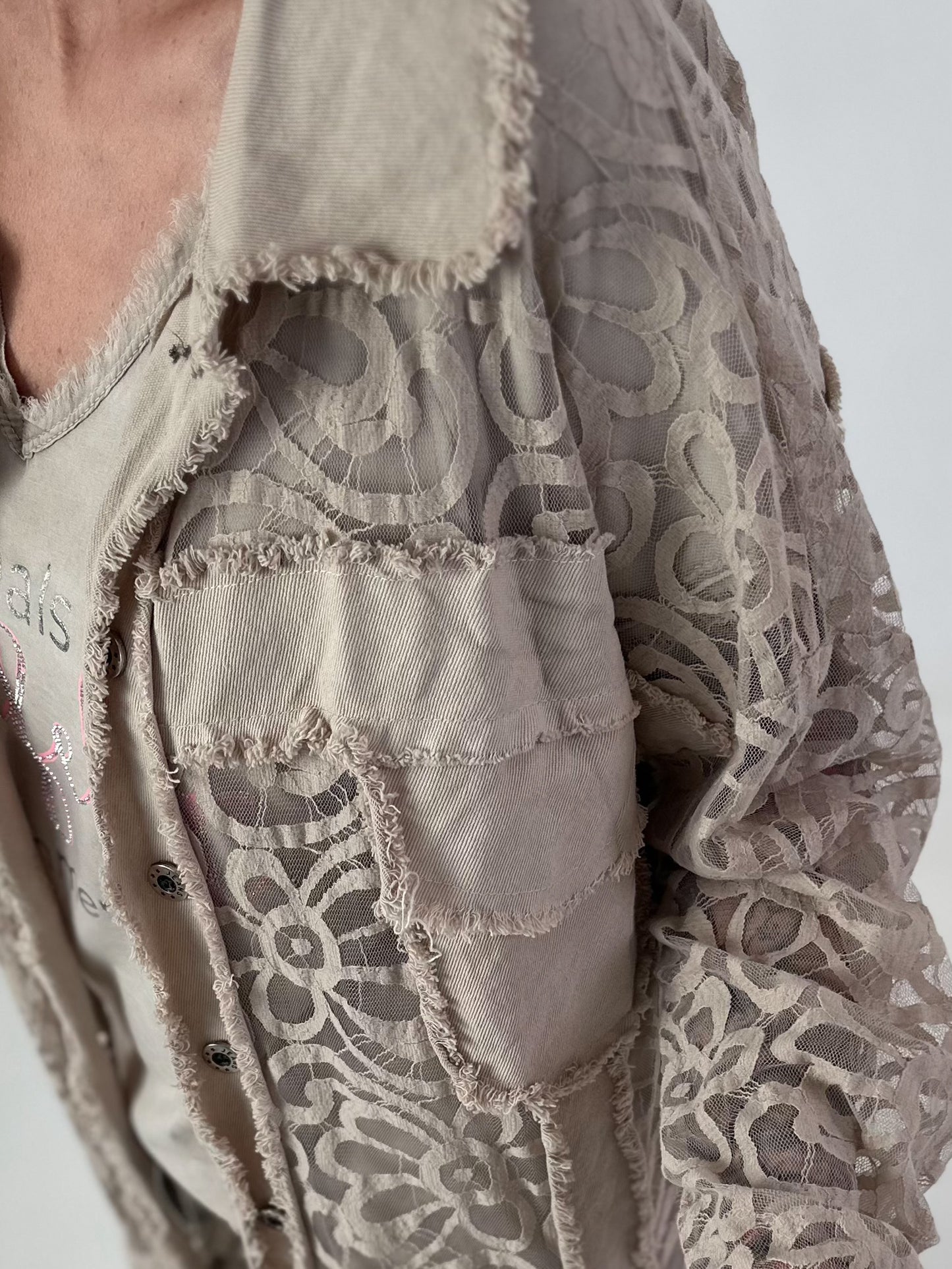 Jeansmantel mit floralem Netzeinsatz - beige ( lieferbar ab 26.05.26)