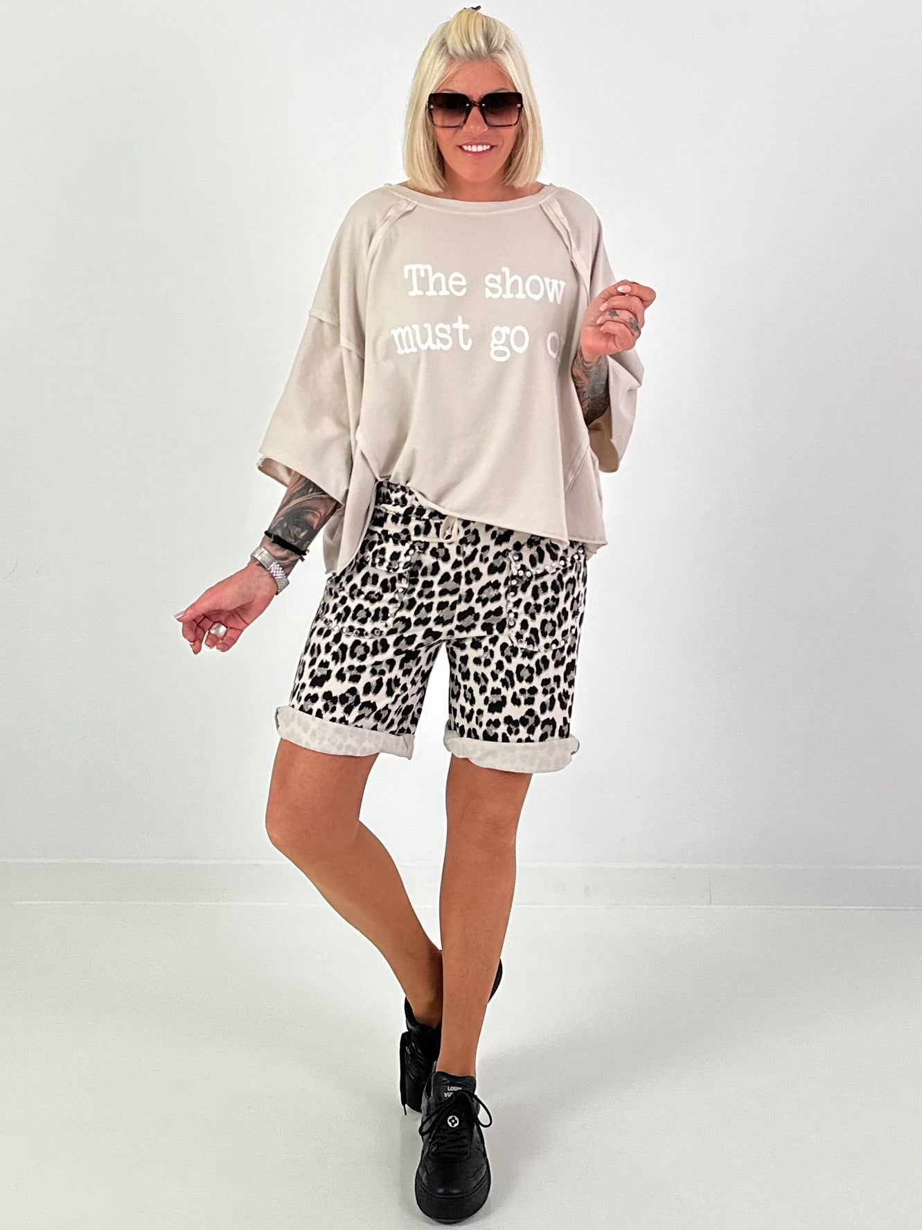 Oversized Shirt Show Must Go On - beige