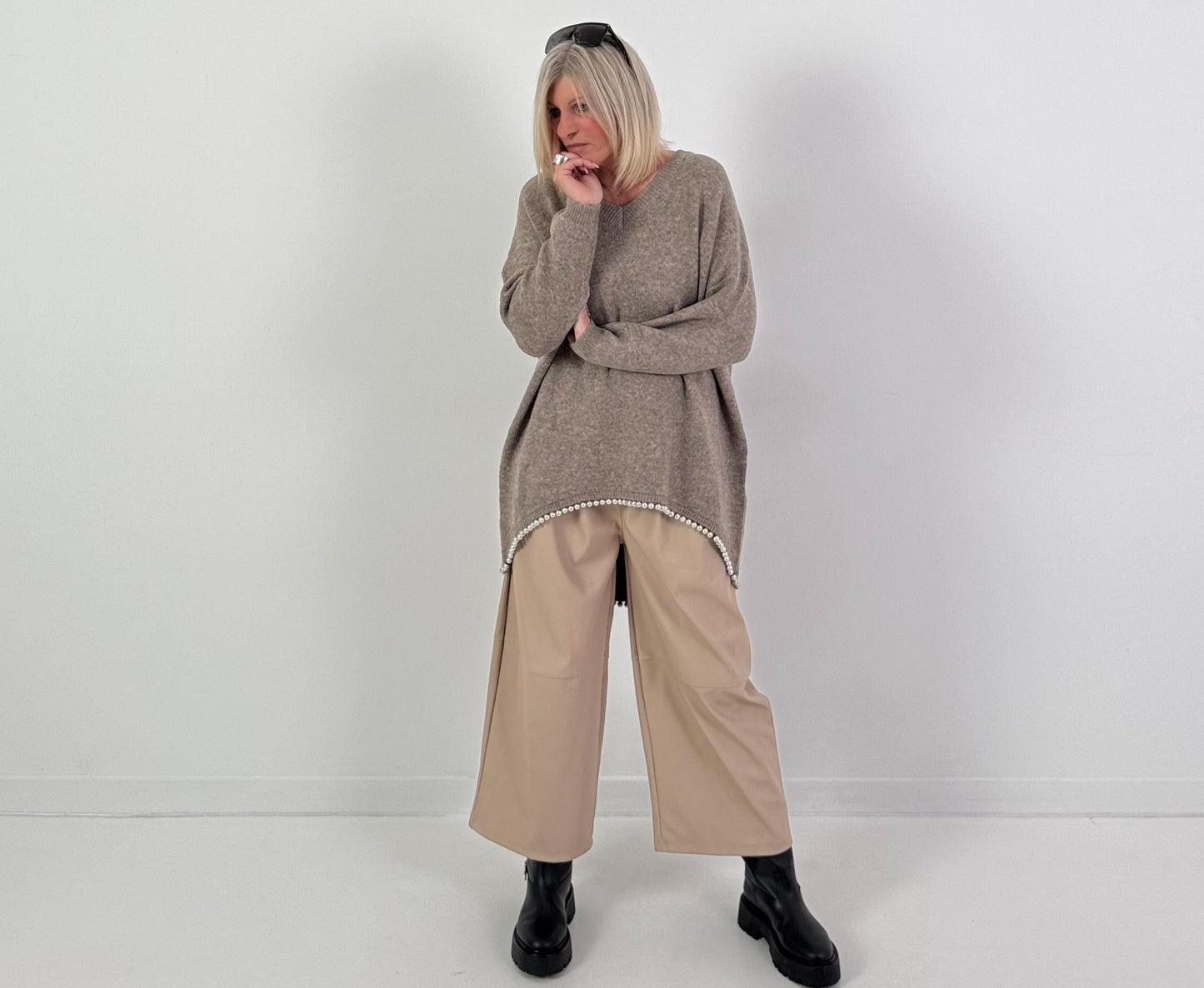 Sweater model "Moon Pearl" - taupe