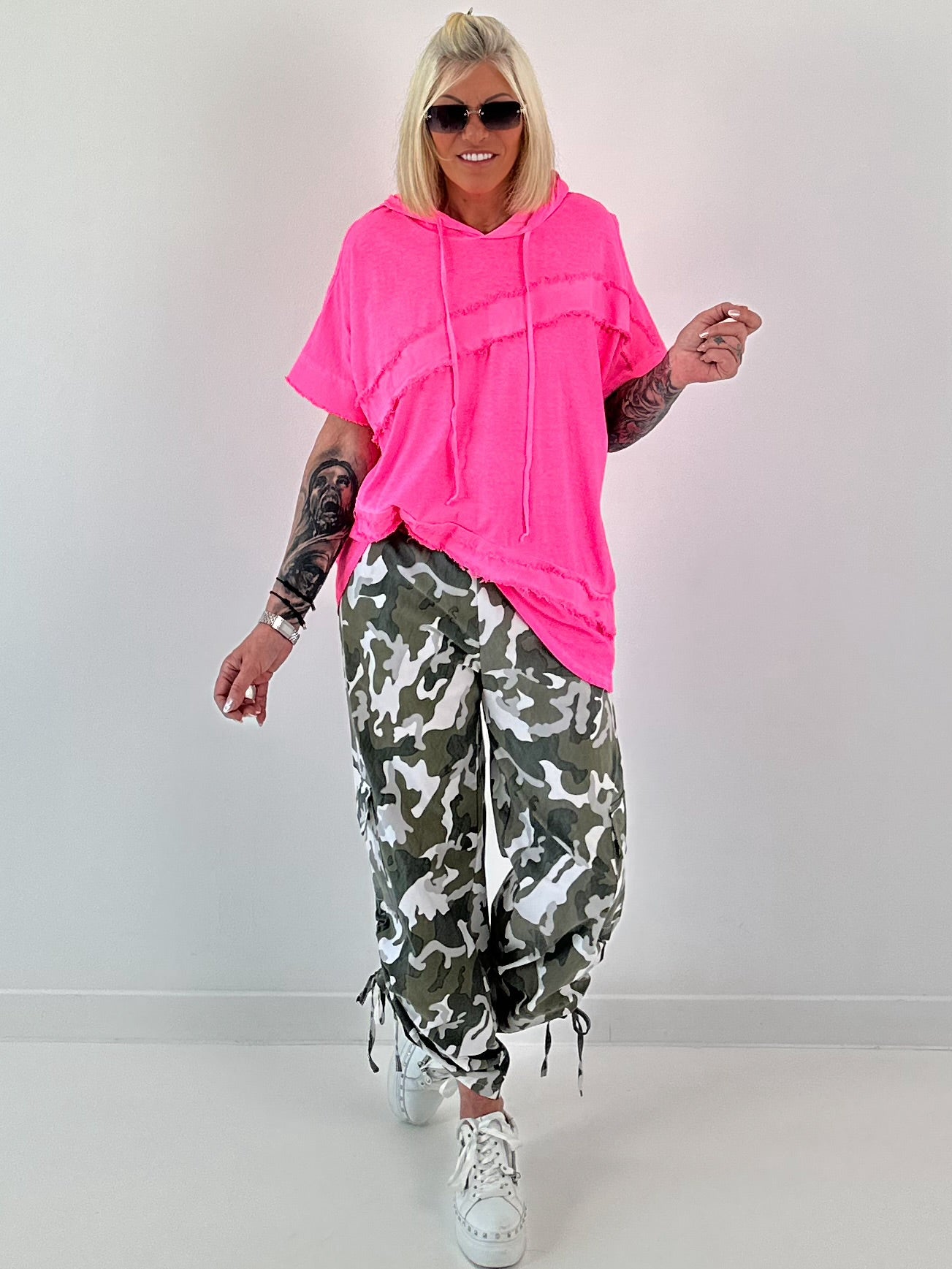 Hoodie Shirt mit Jeans Elementen - neonpink