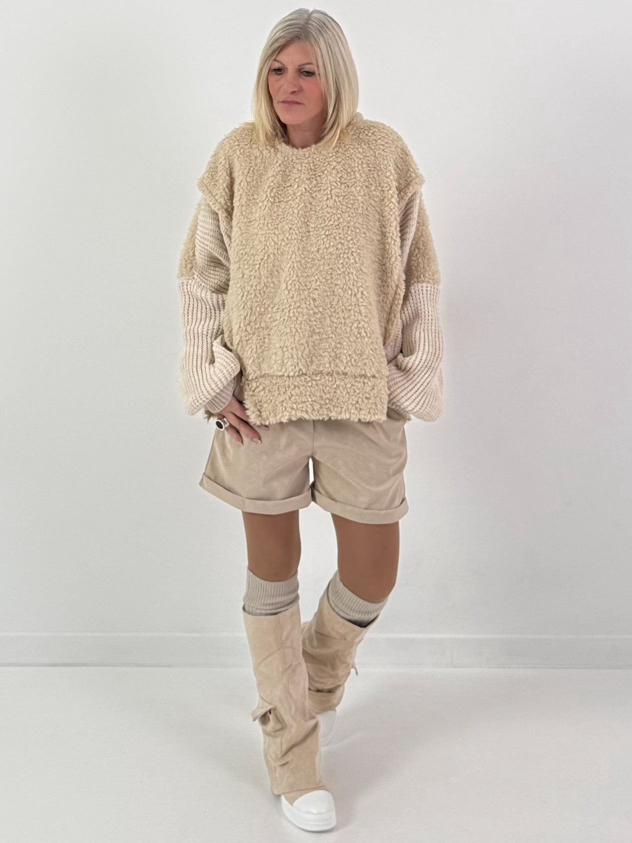 Trui model "Cloud Hug" - beige