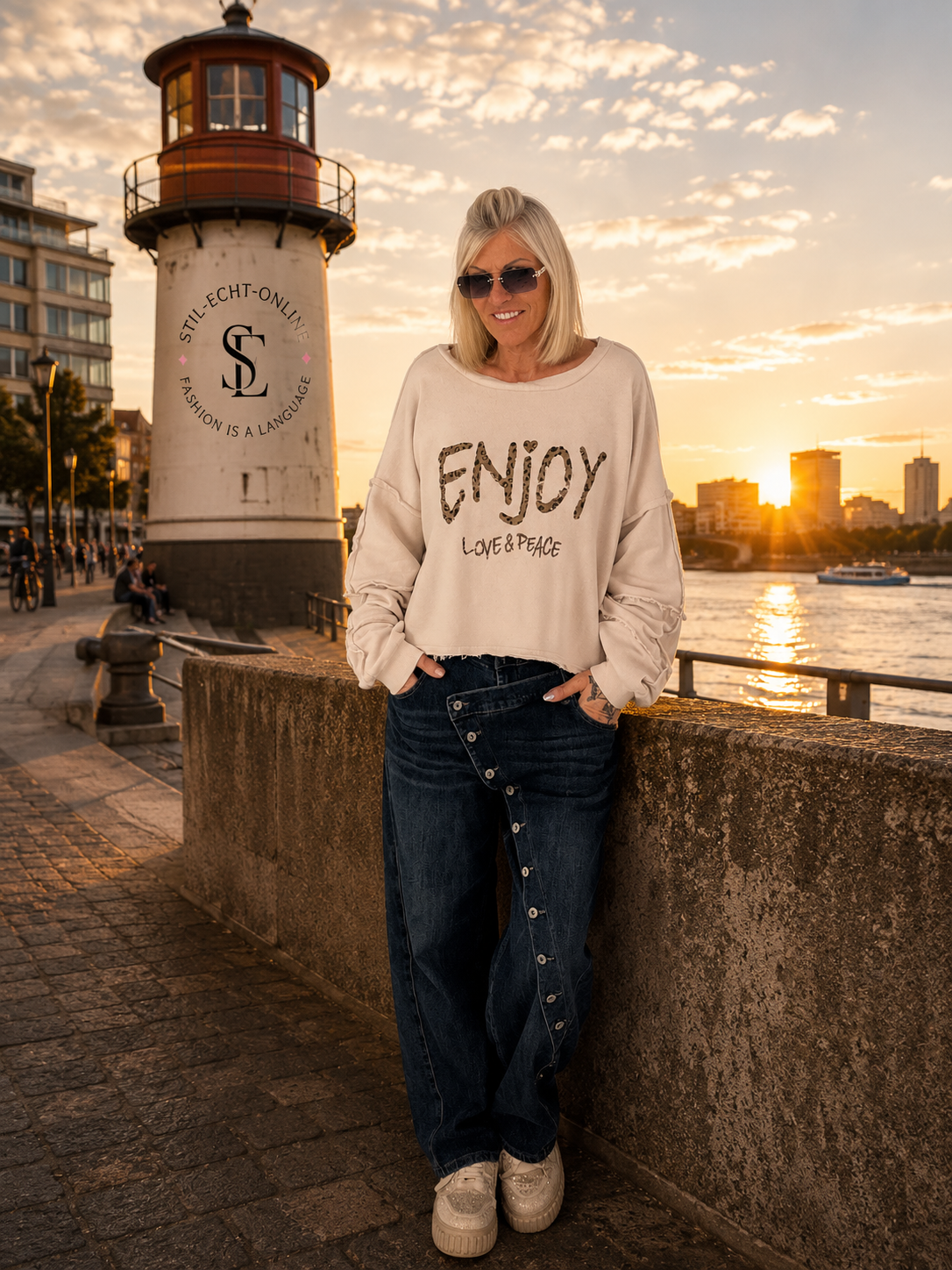 Sweater mit Linksnähten und Print - beige