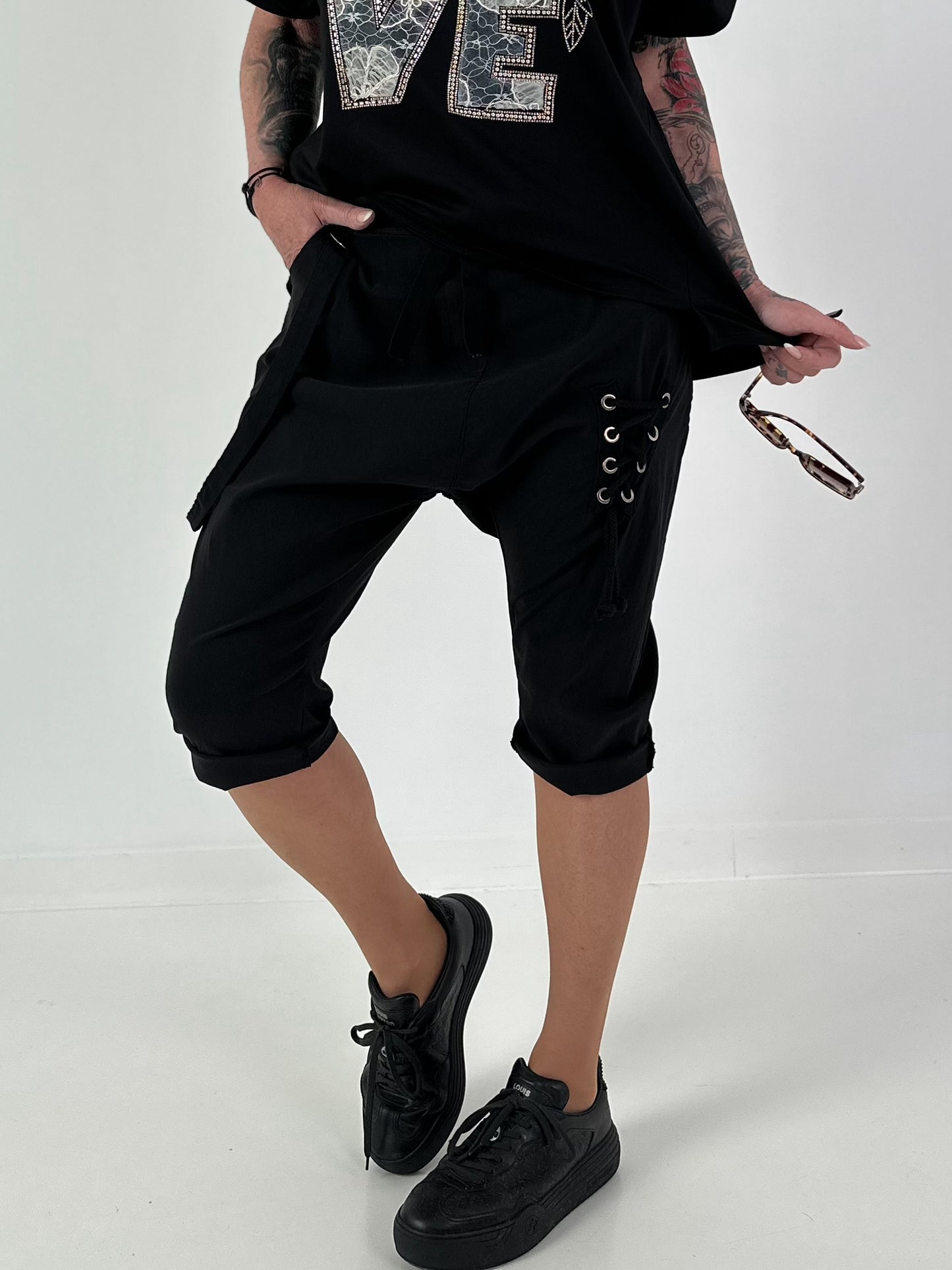 Baggy Short mit Schnürdetail - schwarz