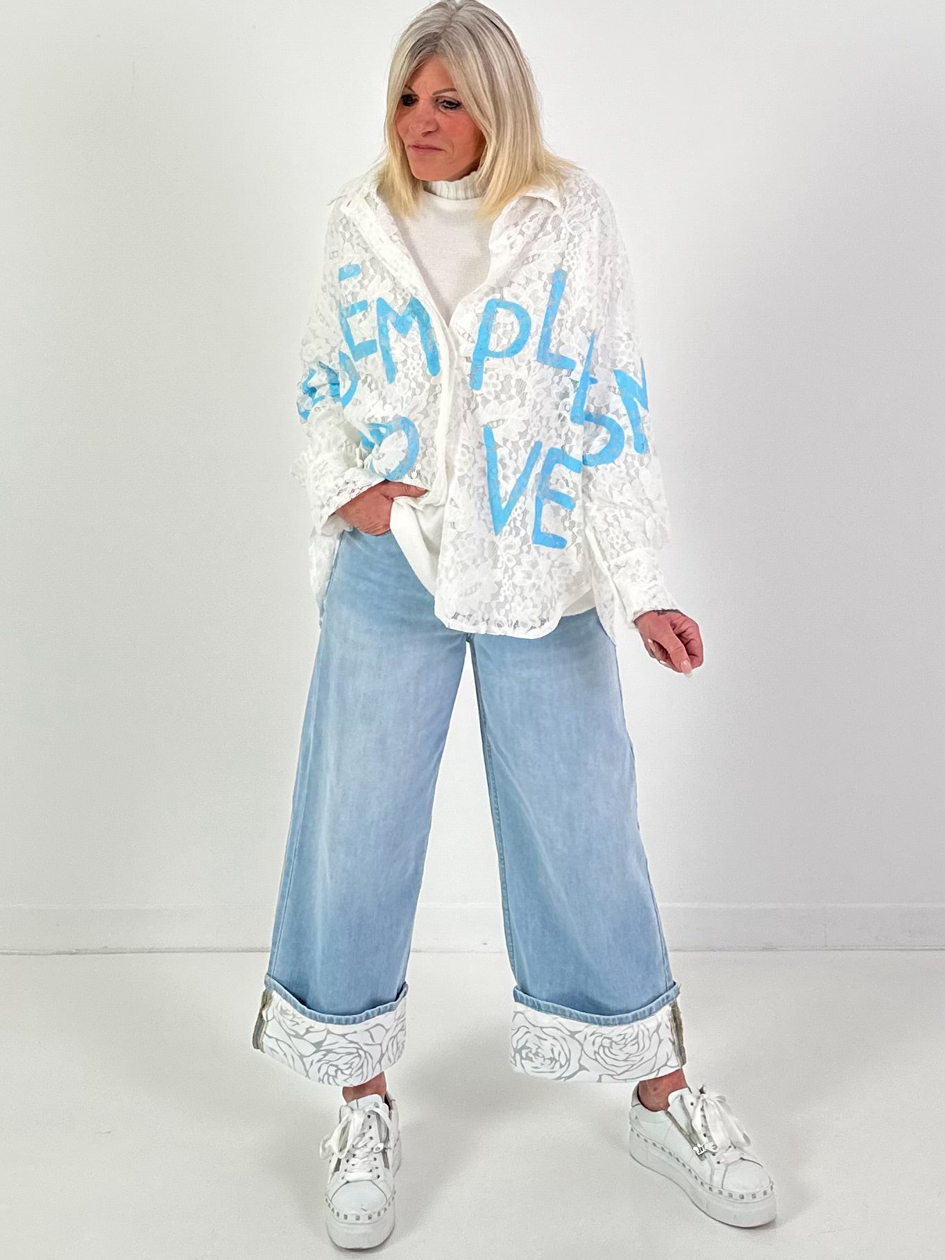 Spitzenbluse Modell "Semple Love" - weiss-hellblau