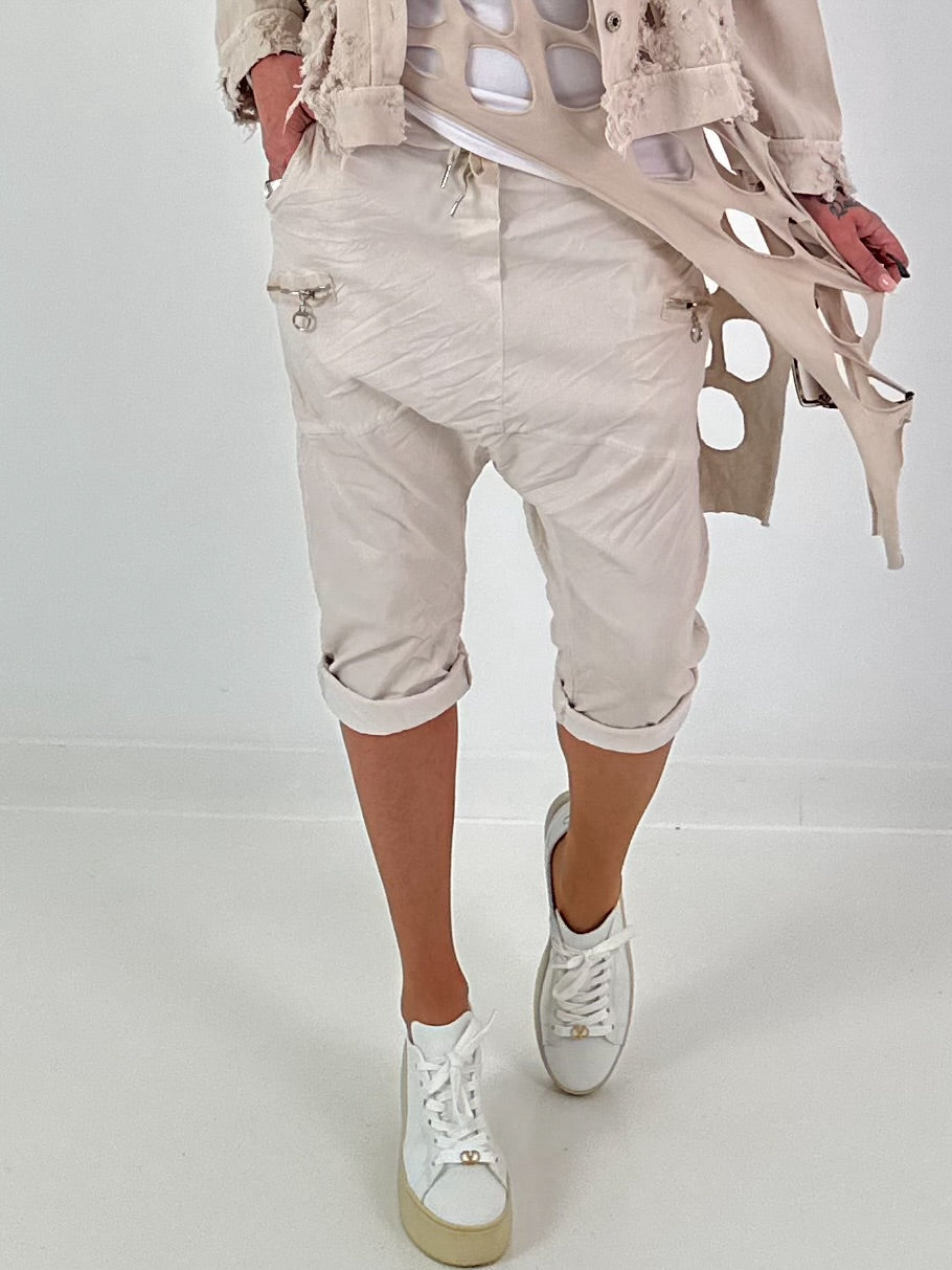 Kurze Baggy mit Zipper Details - beige