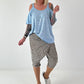 Shirt mit Cold Shoulder und Leo Strass - hellblau