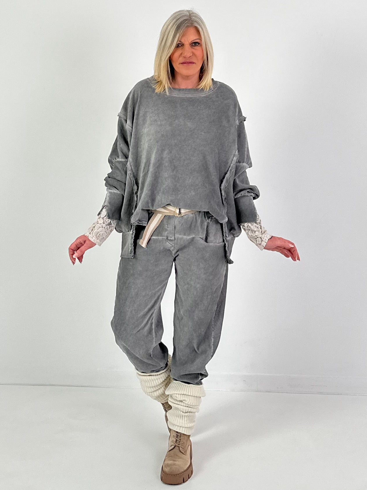 Sweater mit Linksnähten - grau