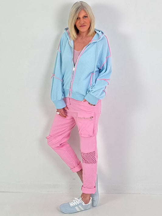 Sweatjacke mit Kontrastnähten - hellblau-pink