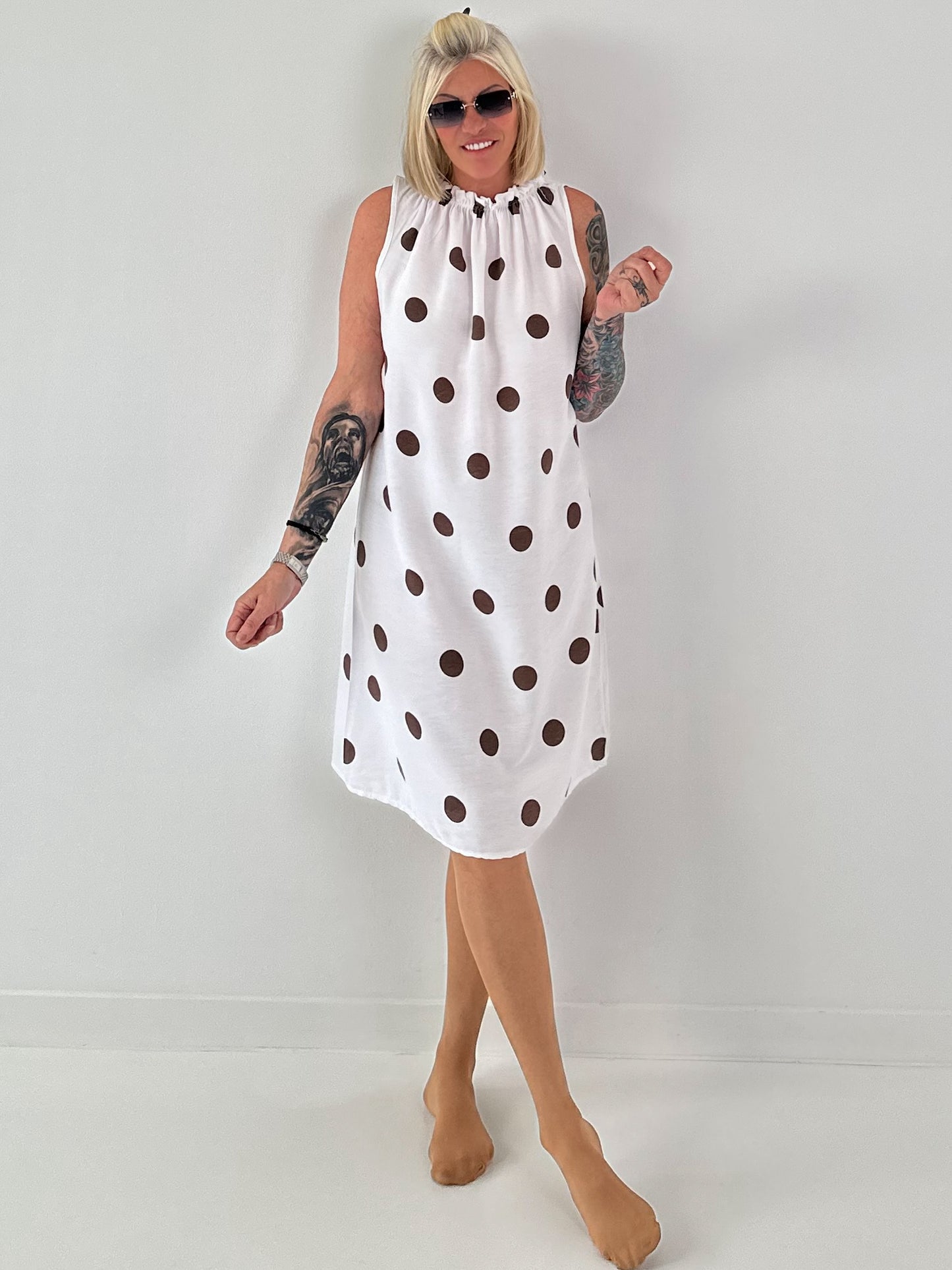 Tupfen Kleid mit Rüschenkragen - weiss