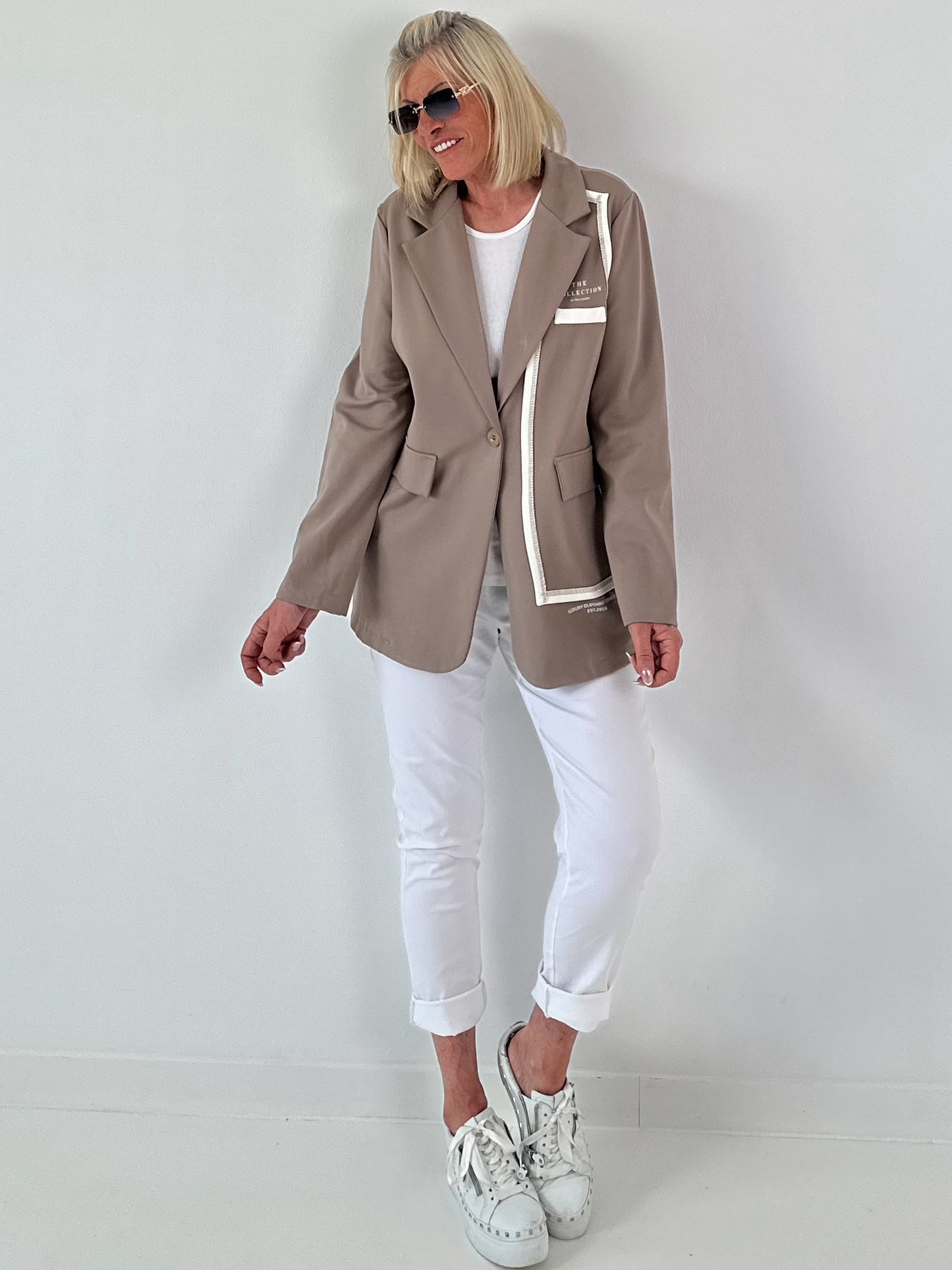 Blazer mit Statement Patch - taupe
