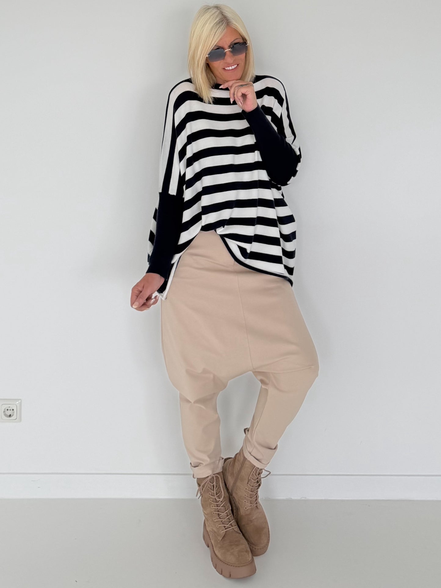 Strickpullover mit Streifen und Stulpenärmeln - marine-weiss