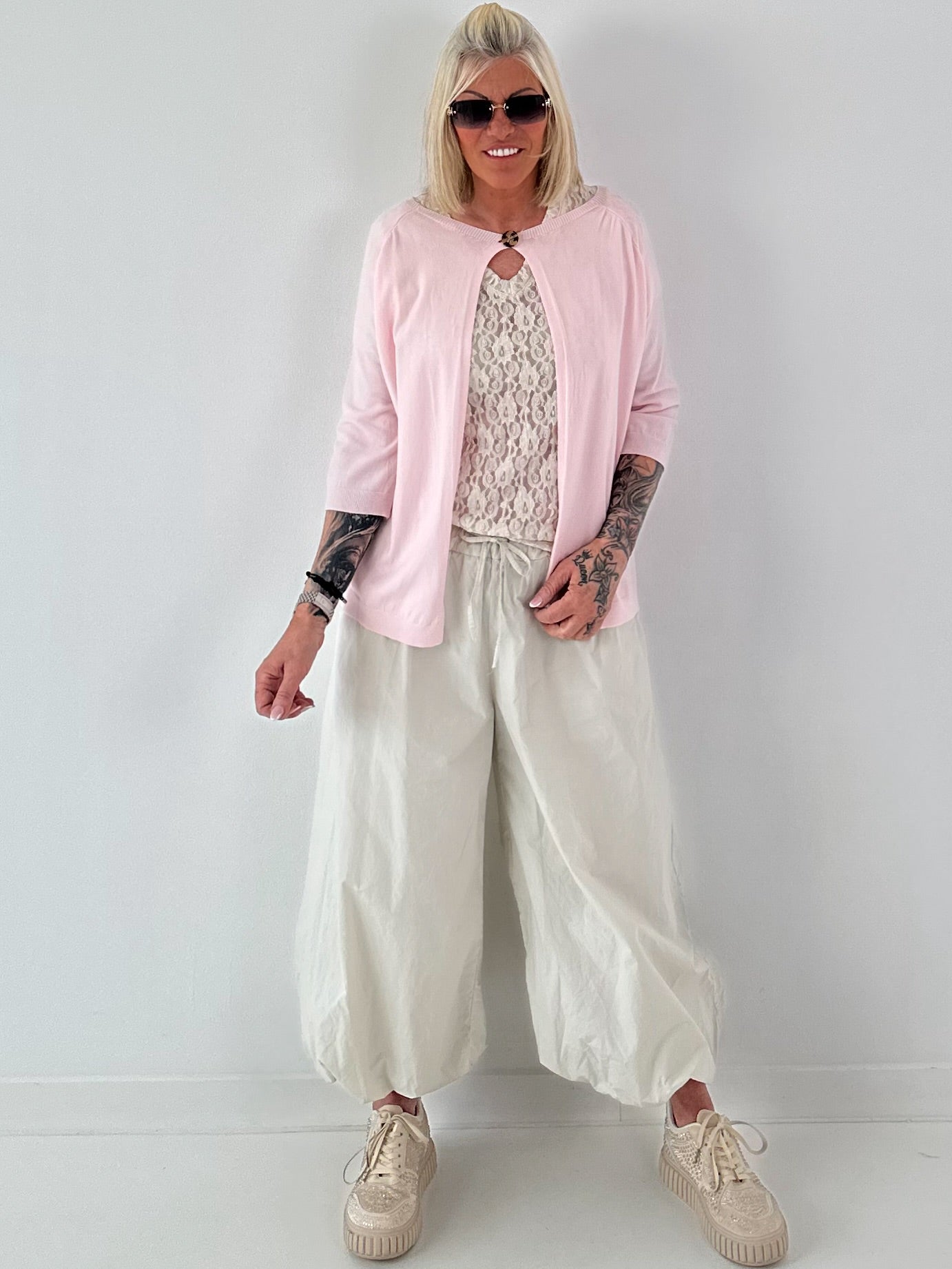 Leichte Feinstrickjacke mit Knopf- rosa