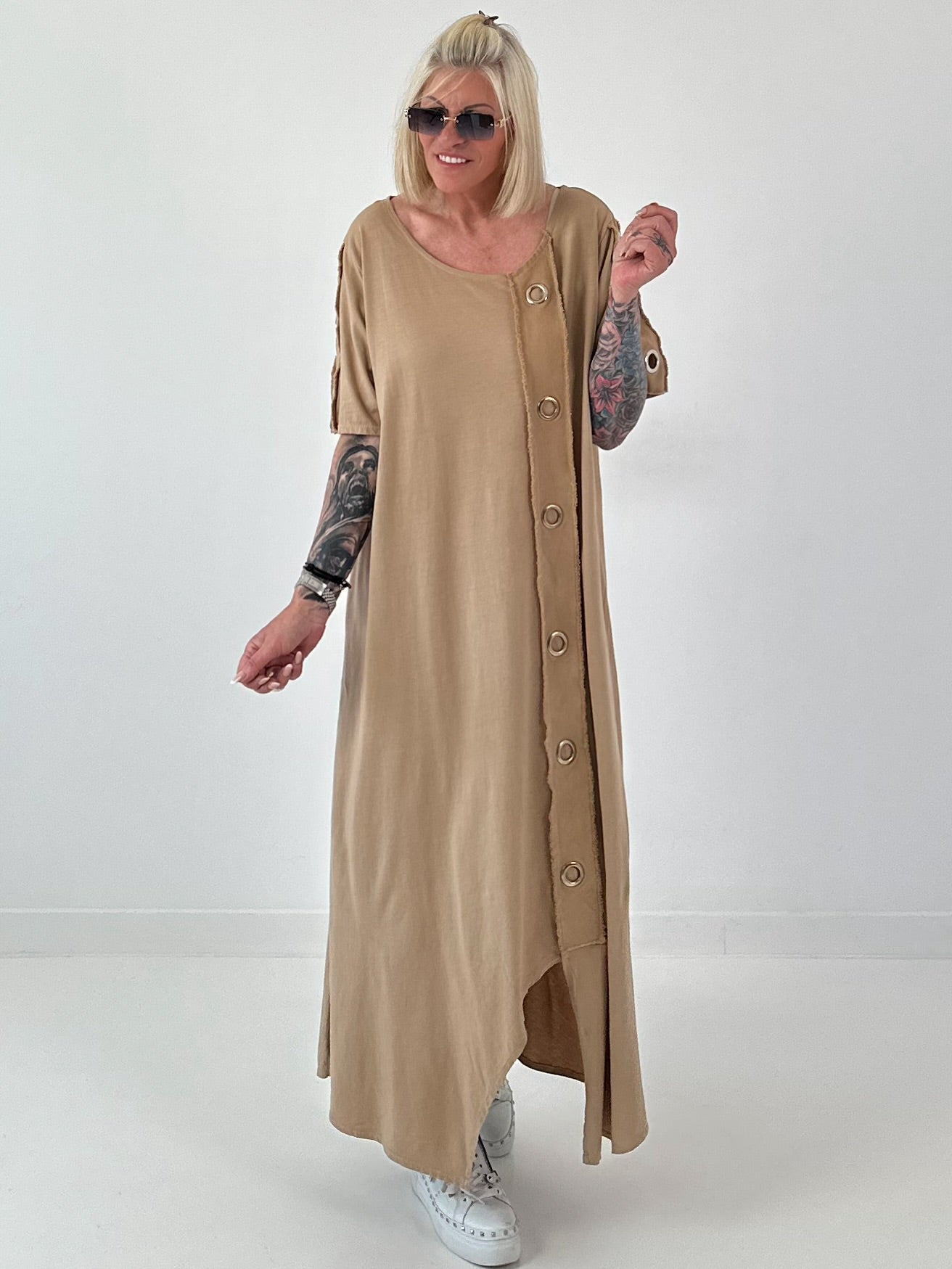 T-Shirt Kleid mit Ösen -camel