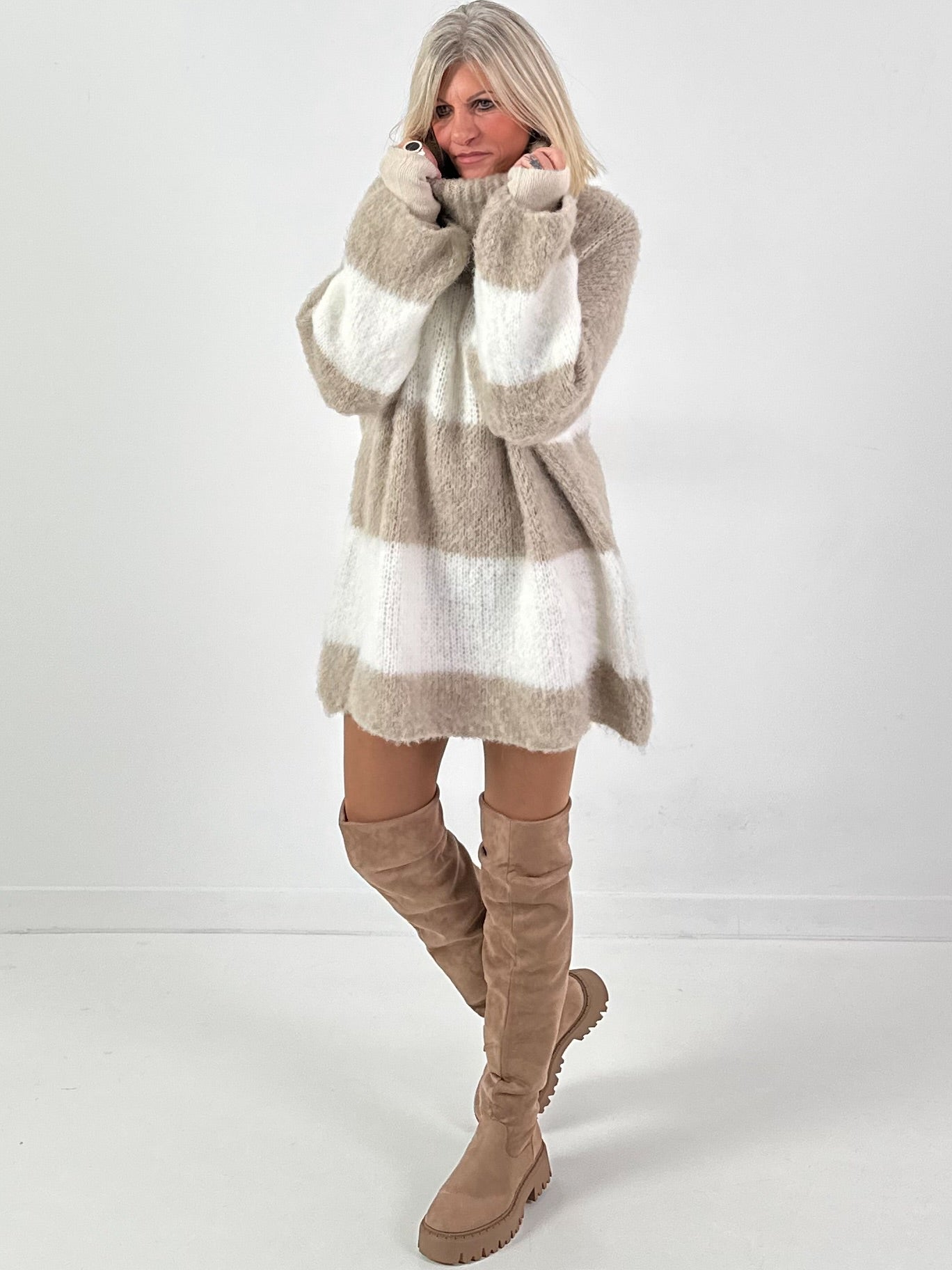 Long pullover/dress model "Velvet Flow" - white-beige