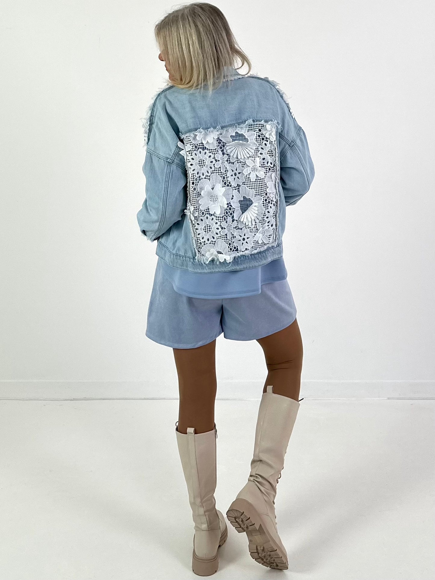Spijkerjas, model "Wildflower" - denim-wit