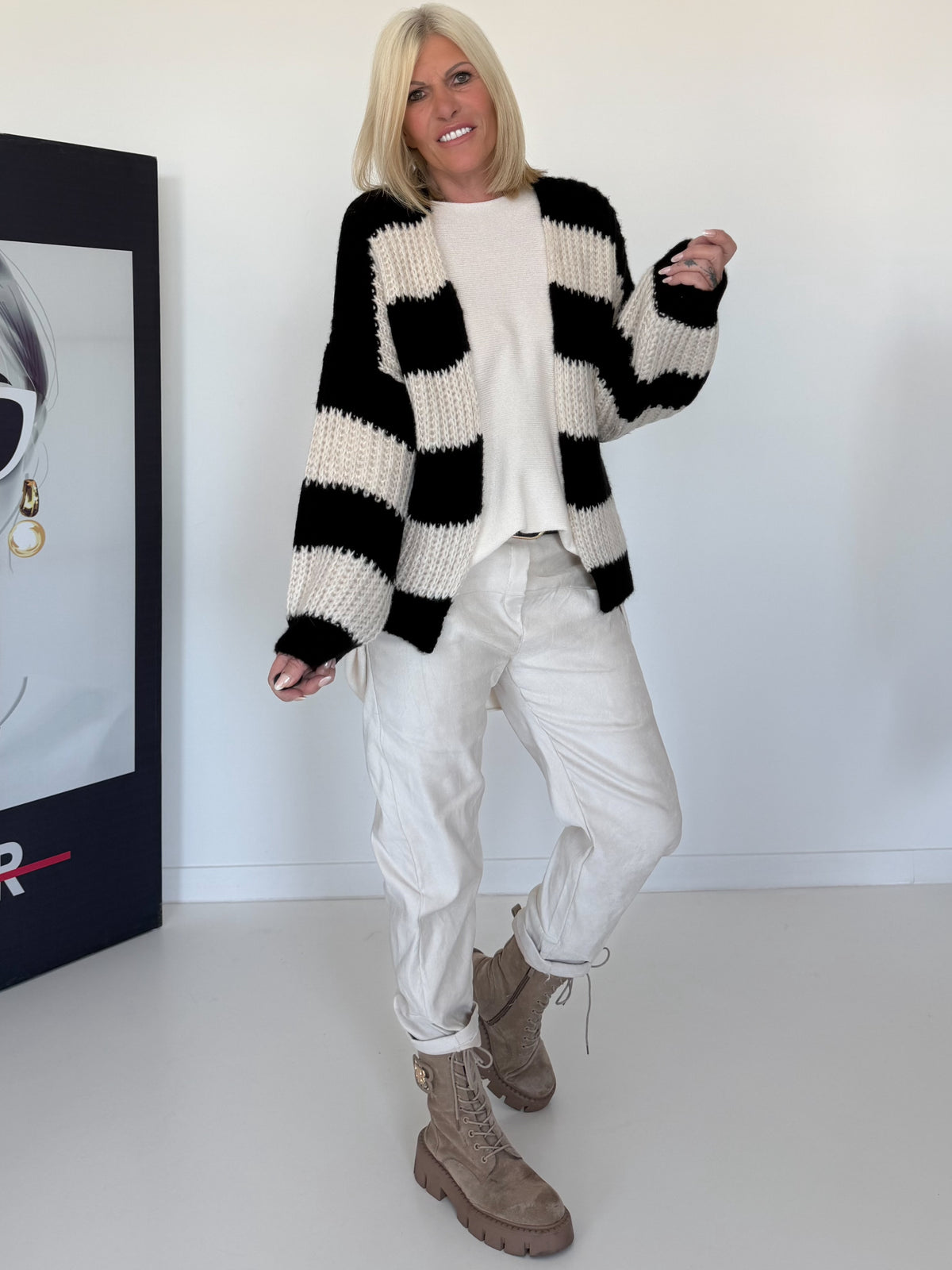 Strickjacke mit Blockstreifen - schwarz-beige