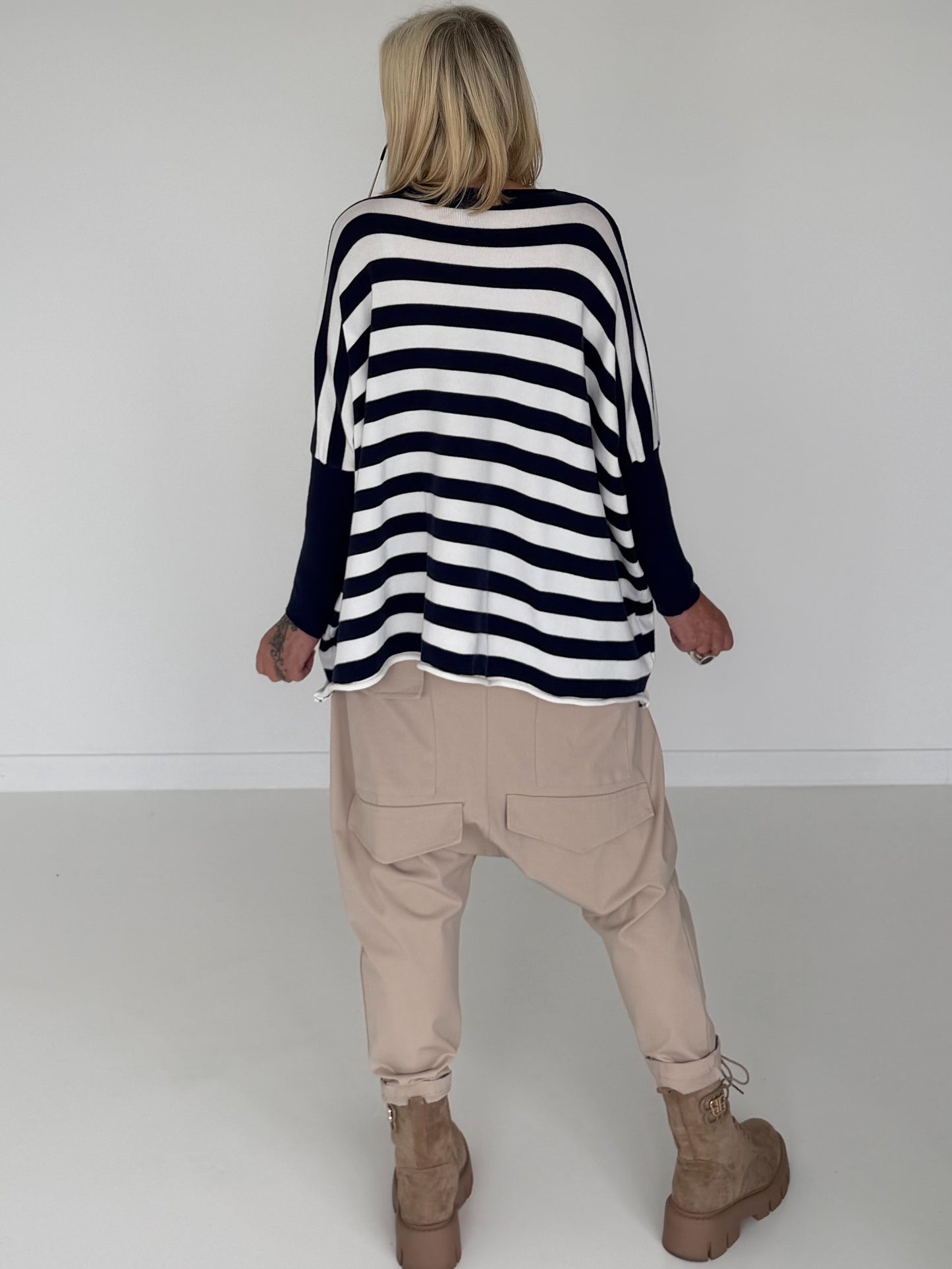 Strickpullover mit Streifen und Stulpenärmeln - marine-weiss