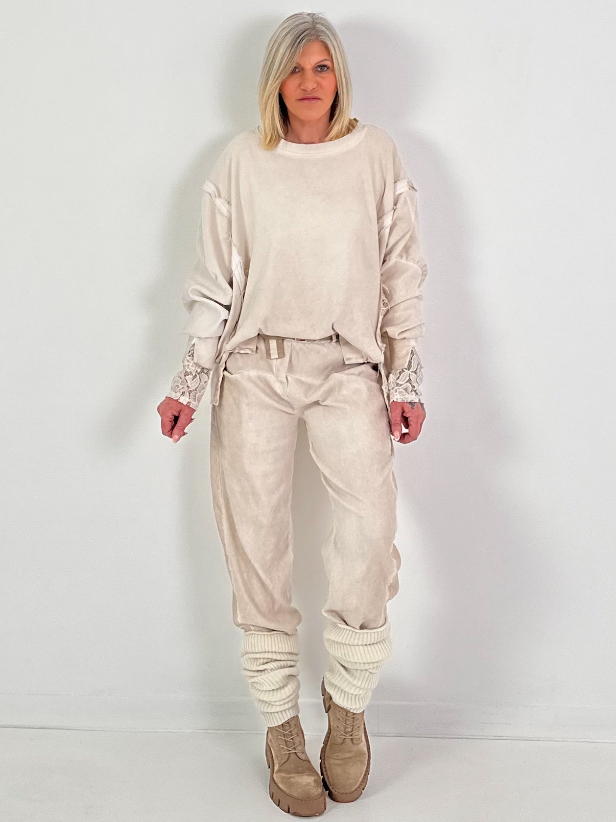 Sweater mit Linksnähten- beige