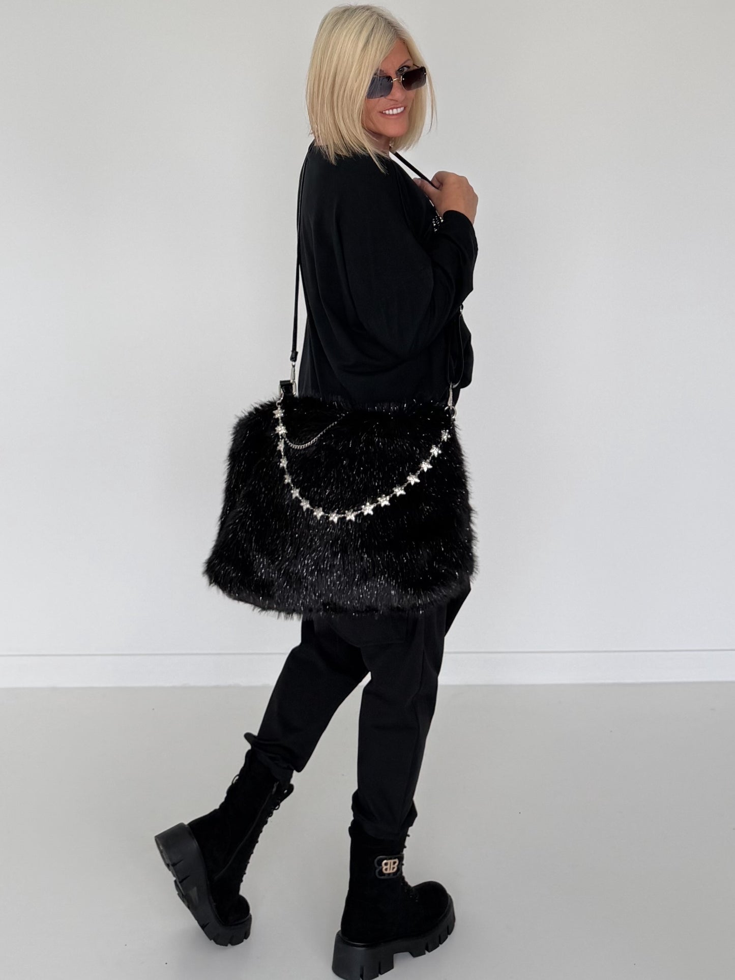 Felltasche mit funkelnden Details - schwarz
