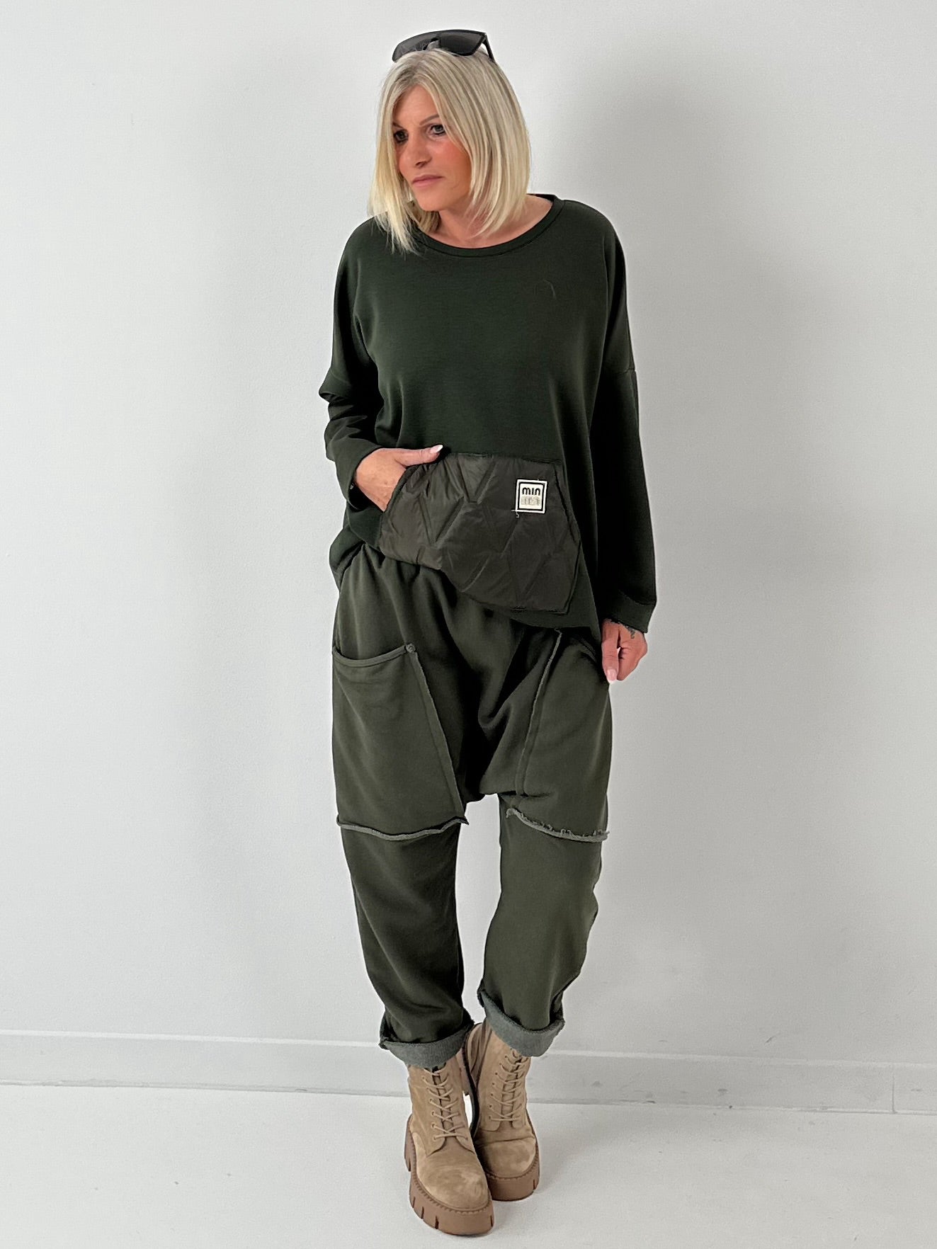 Sweatshirt model "Metro Chic" - olive