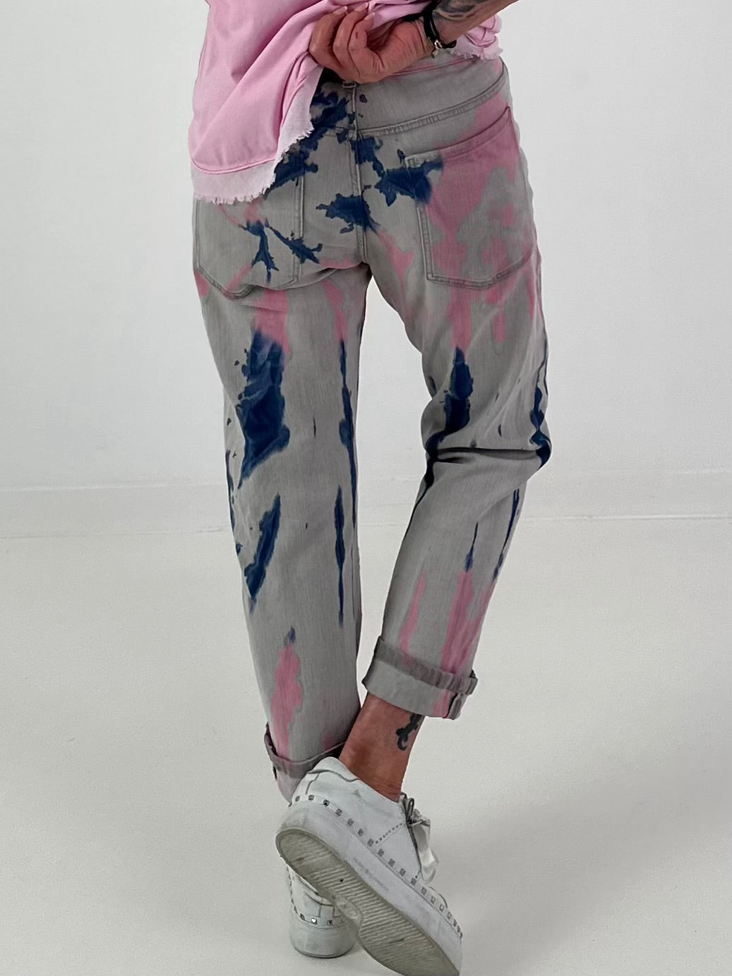 Jeans mit Batikmuster - grau-blau-rosa