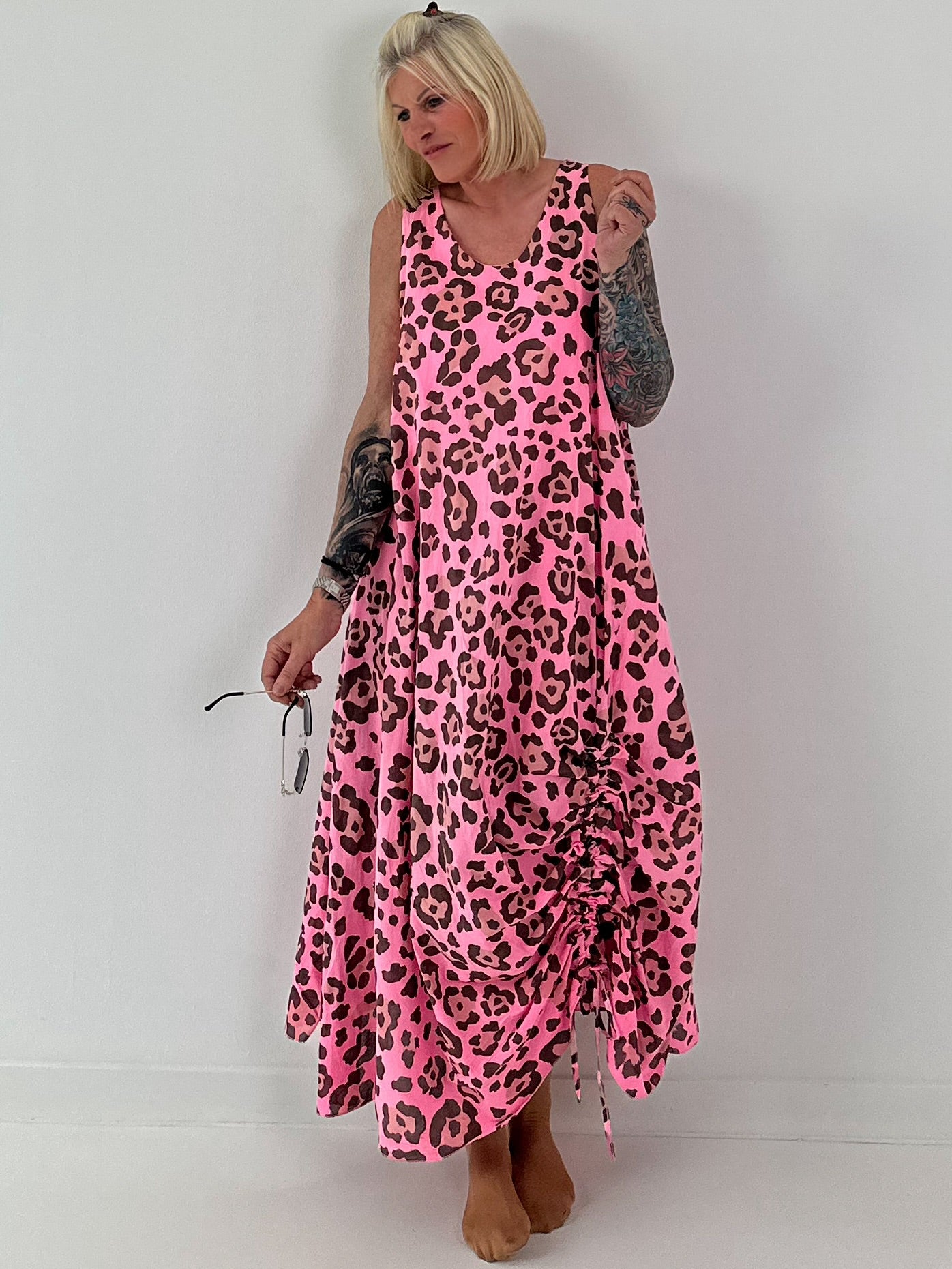 Leo Sommerkleid mit Raff-Detail - neonpink