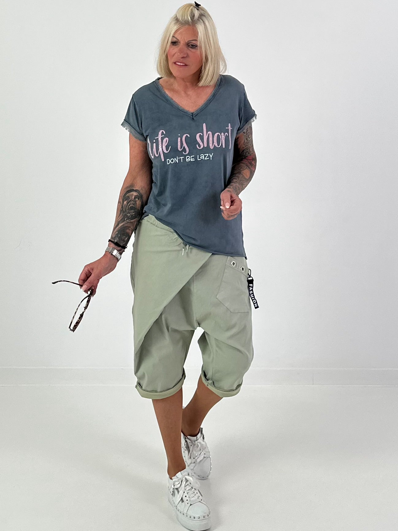 T-Shirt Life Is Short - blau