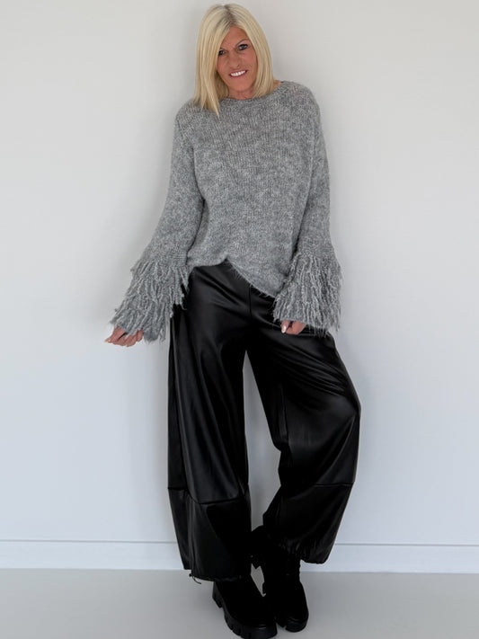 Kuschliger Pullover mit Fransen-Details - grau