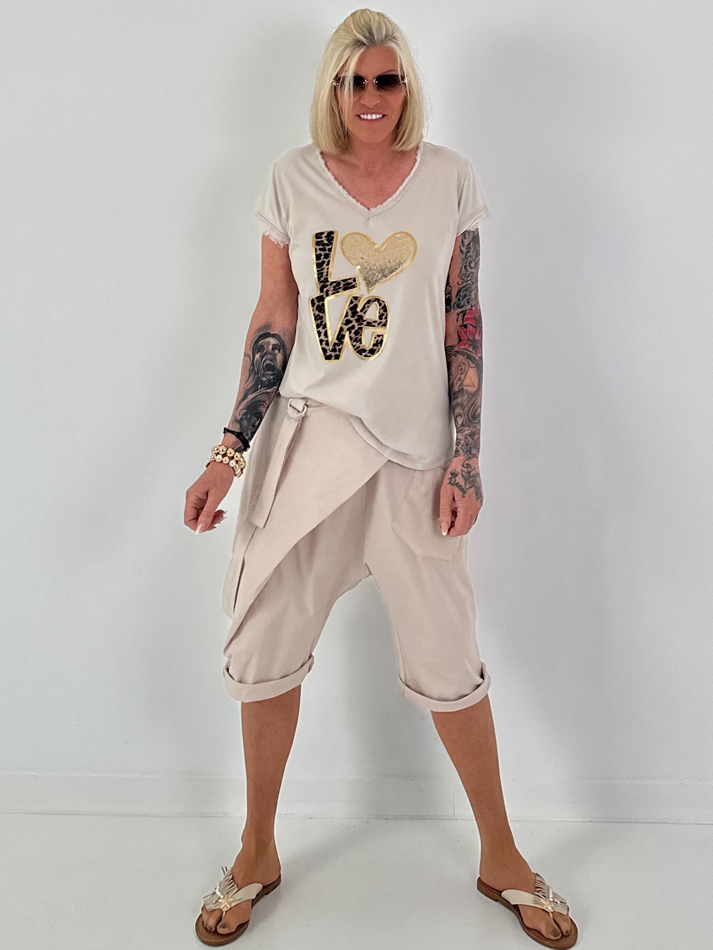 Short baggy shorts with overlap - beige