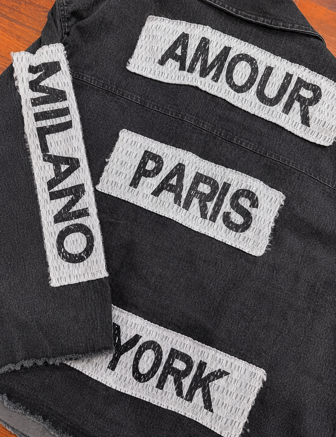 Lässiges Jeanshemd mit Statement Patches - denim black
