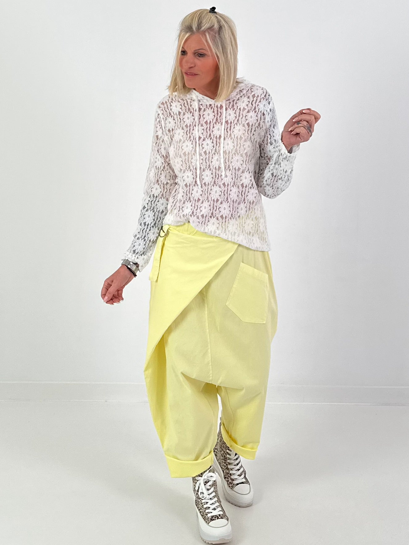 Leichter Hoodie aus Spitze - weiss