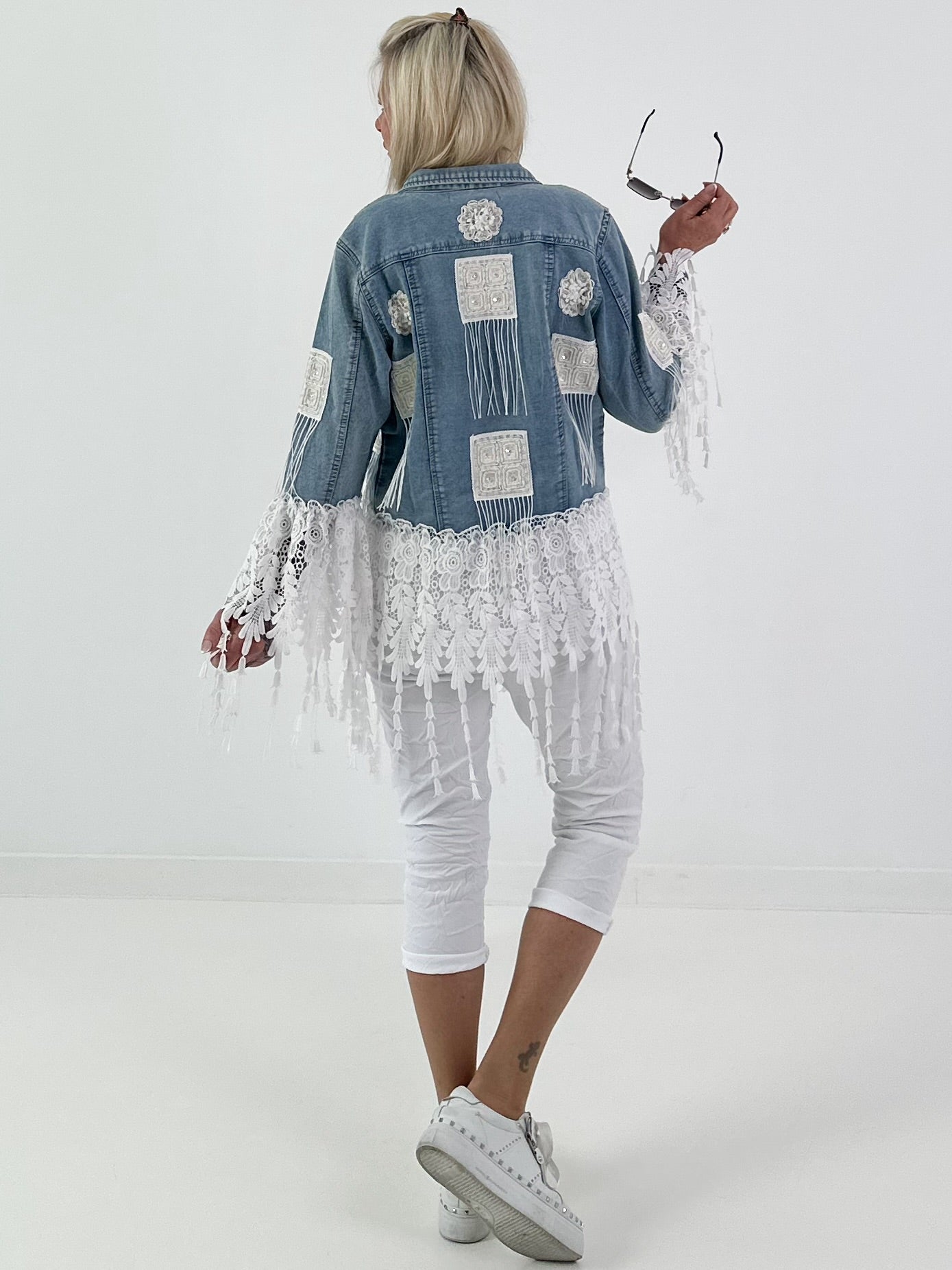 Boho Jeansjacke mit aufwendigen  Details - hellblau-weiss