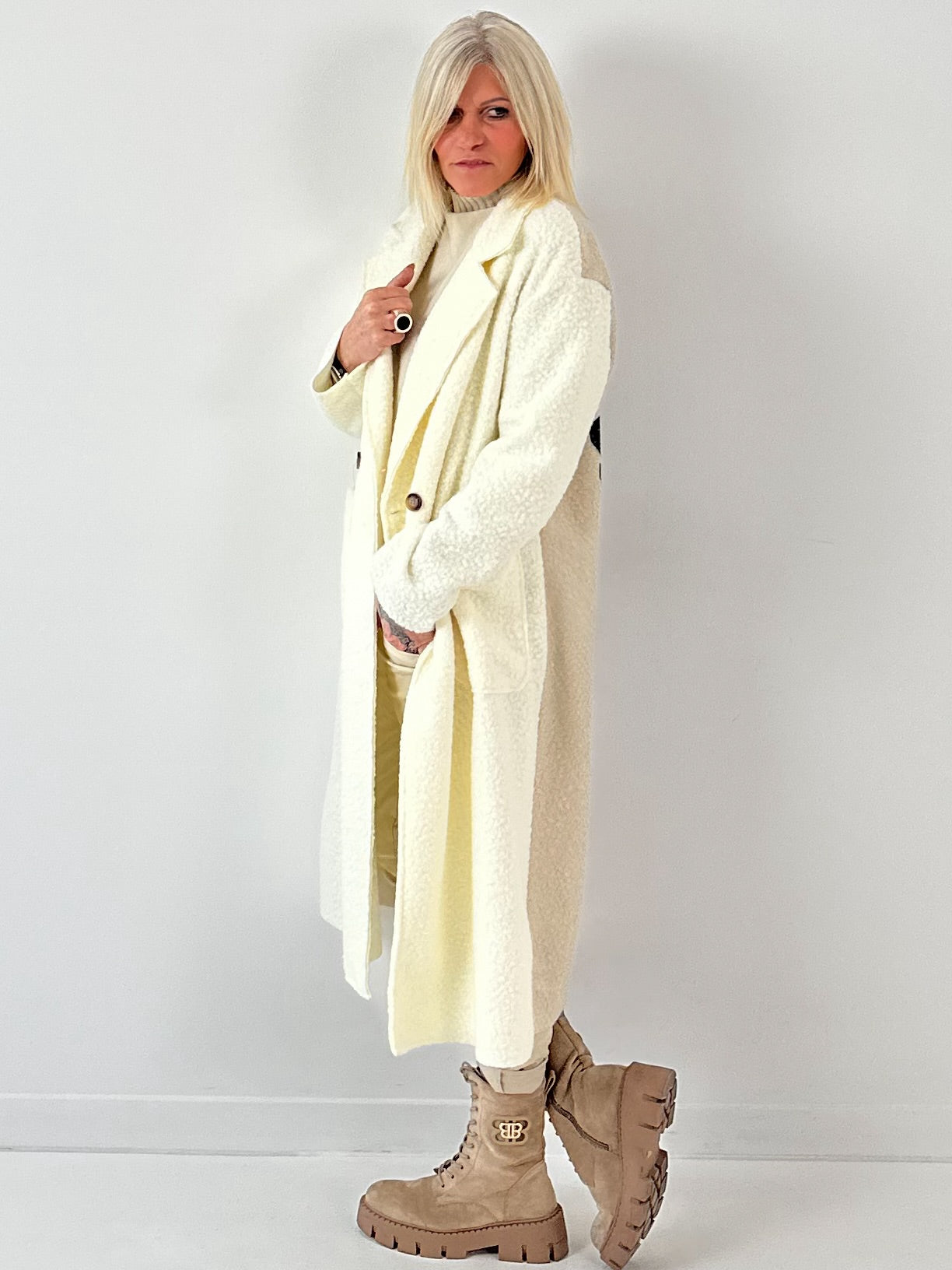 Boucléjas model “Wake up” - ecru-beige