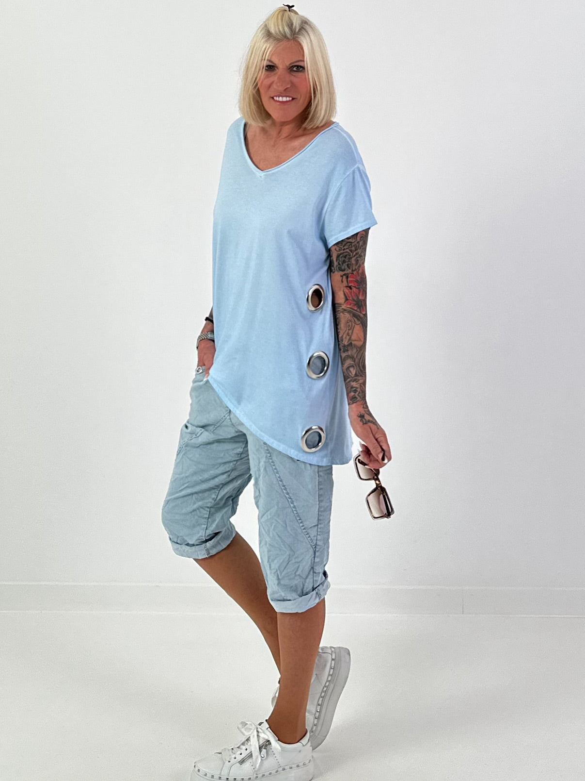 T-shirt with side eyelets - light blue