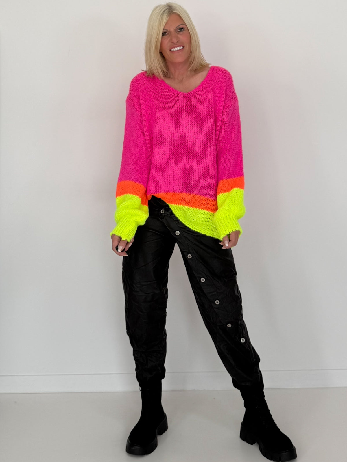 Pullover mit V-Ausschnitt - neonpink-mehrfarbig