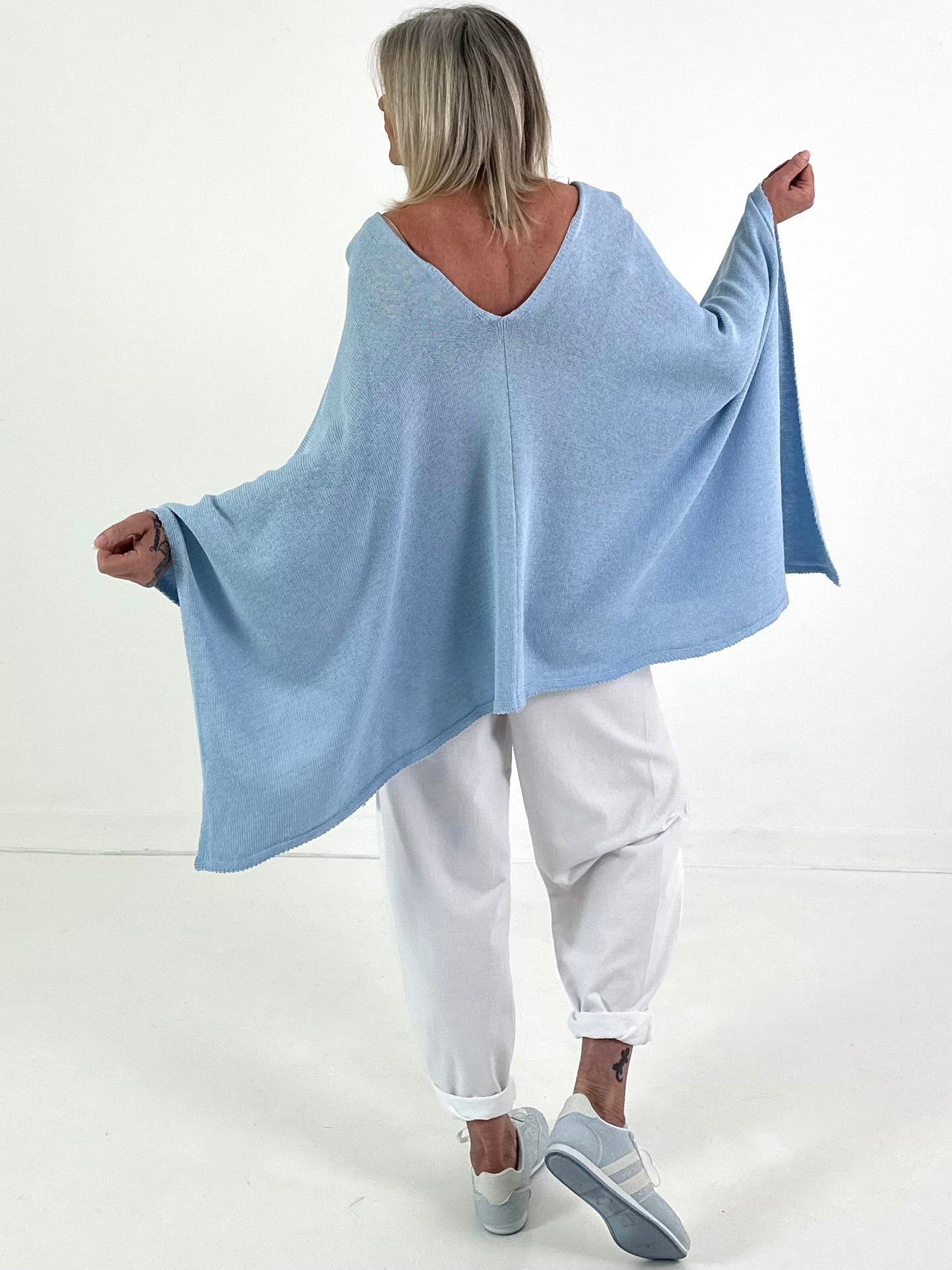 Oversized Sommerstrick Poncho - hellblau