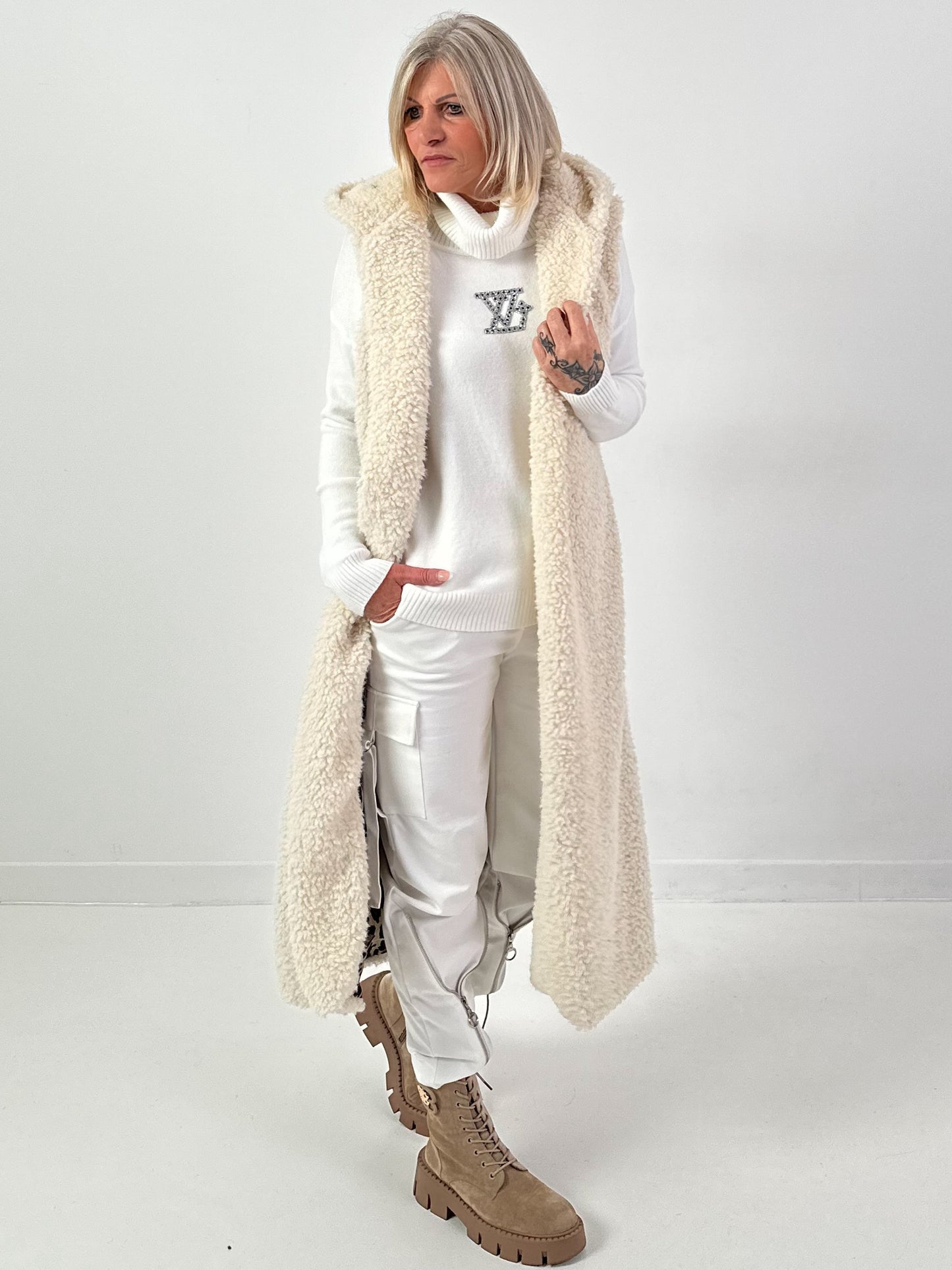 Long vest model "Leo Layers" - ecru