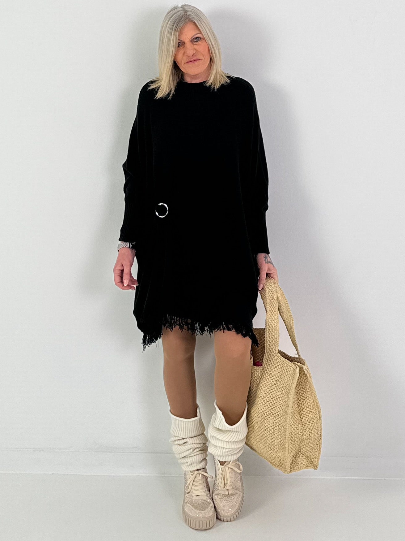 Strickkleid mit Fransen - schwarz