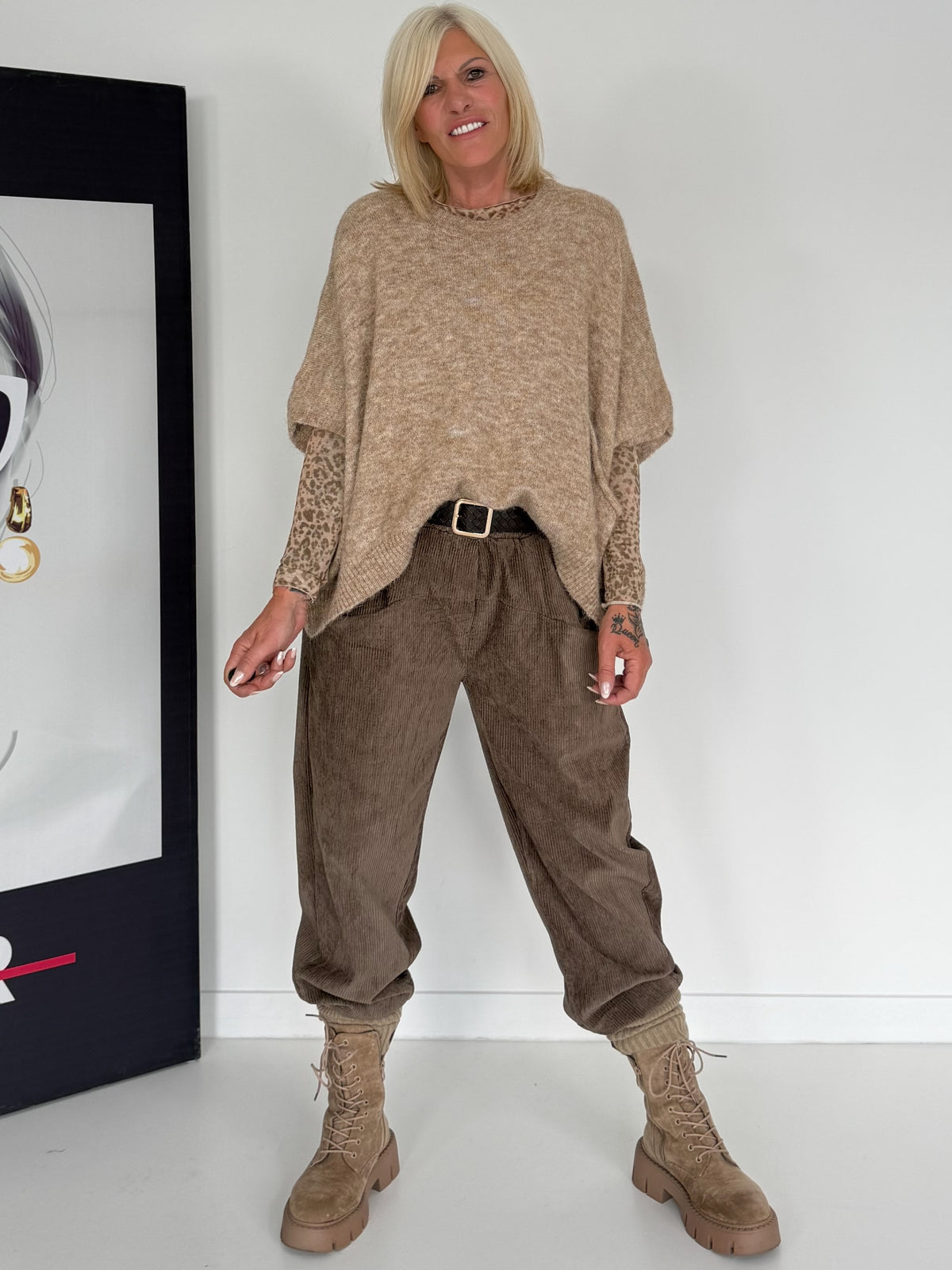 Zachte slipover met opgestikte zak - beige