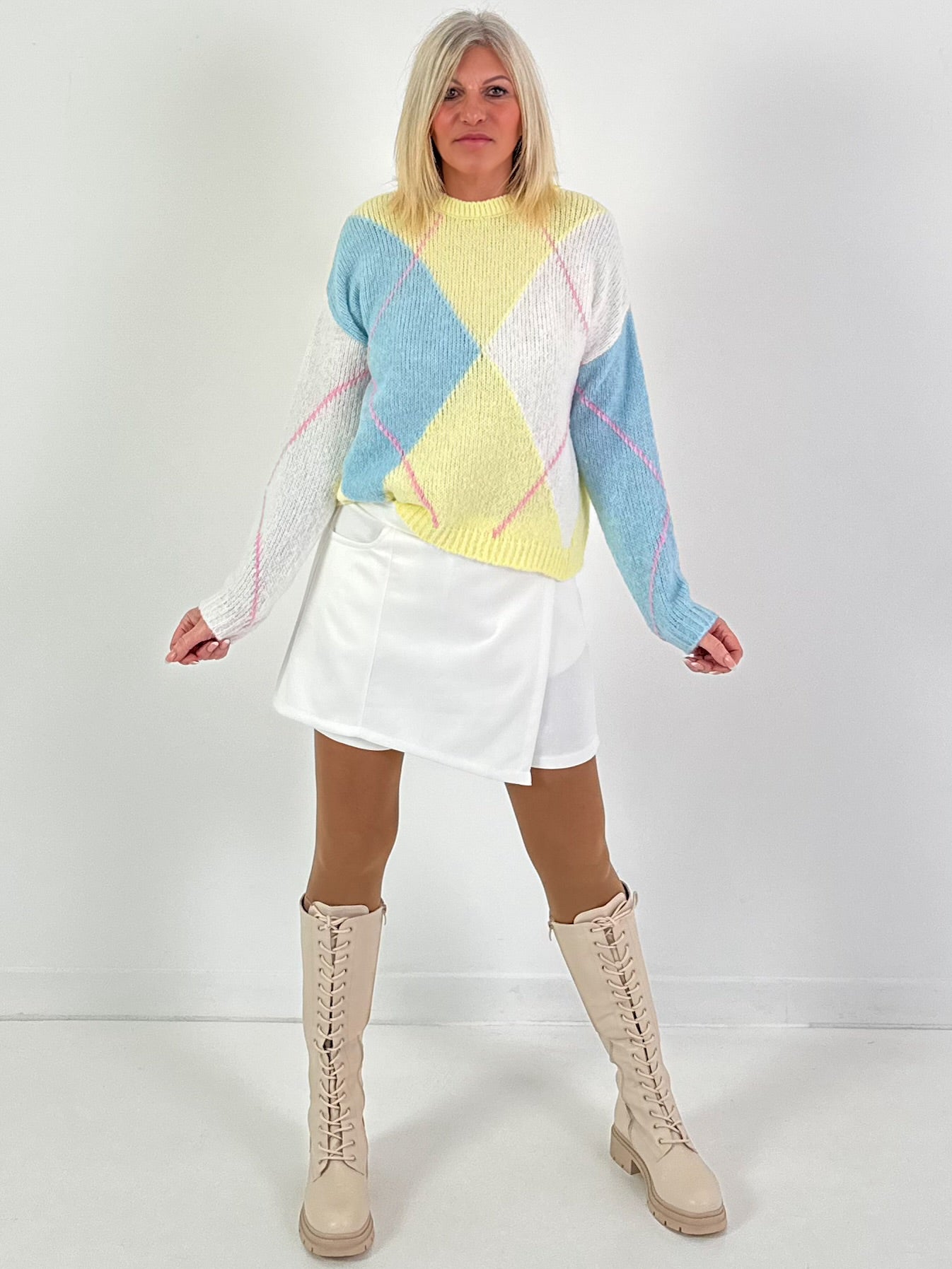 Skirt shorts model "Finetime" - white