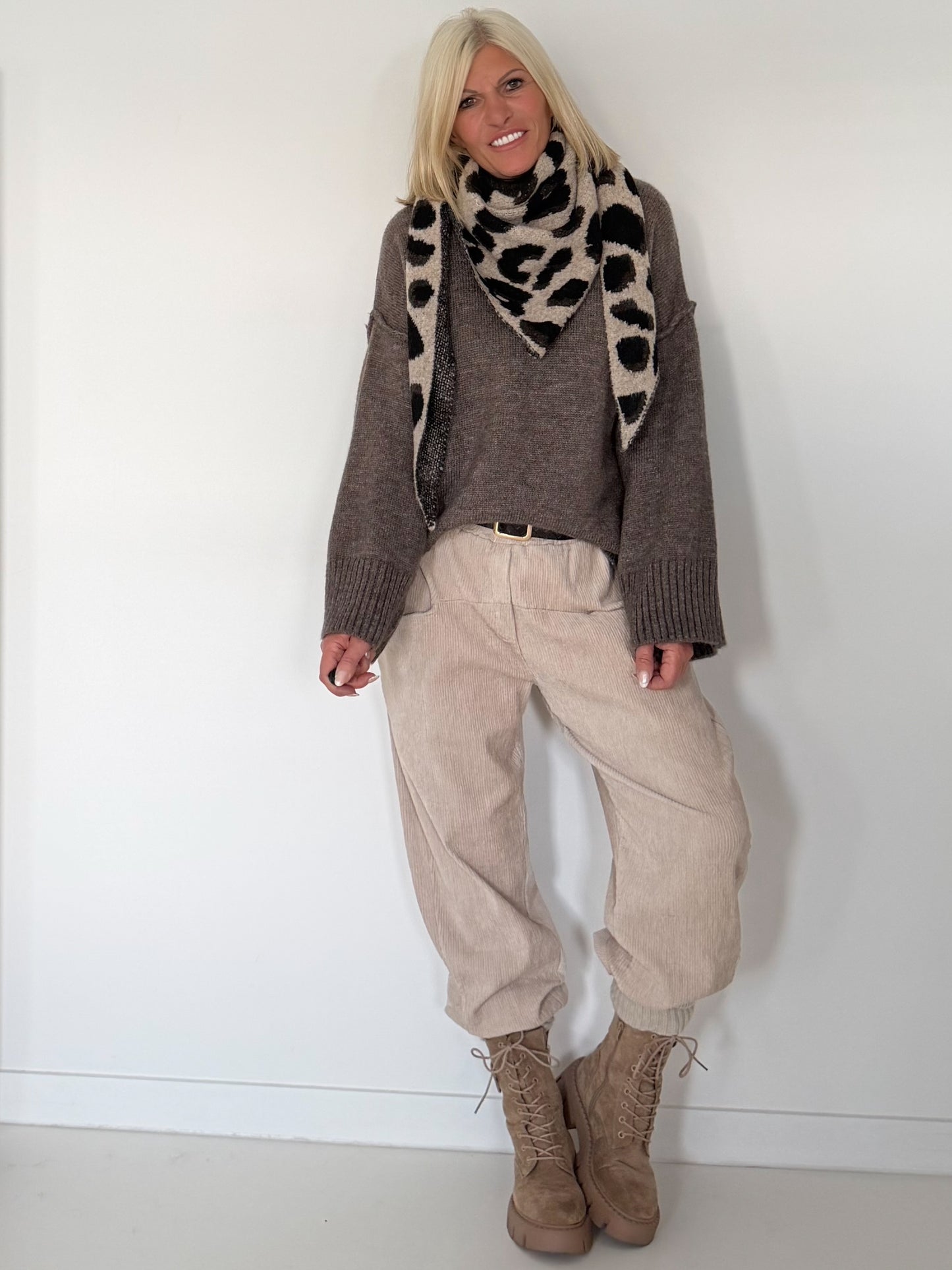 Knuffige driehoekssjaal - leo-taupe-multicolor