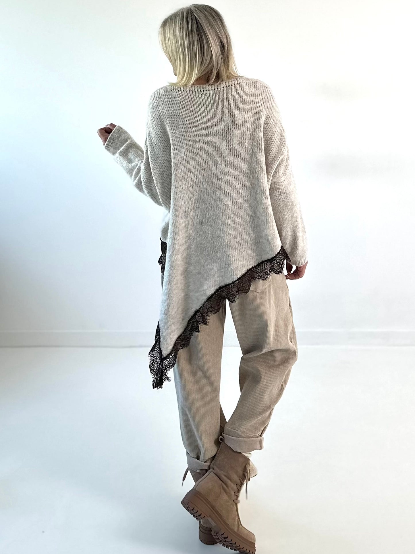 Asymmetrisch truimodel "Lace Dream" - beige