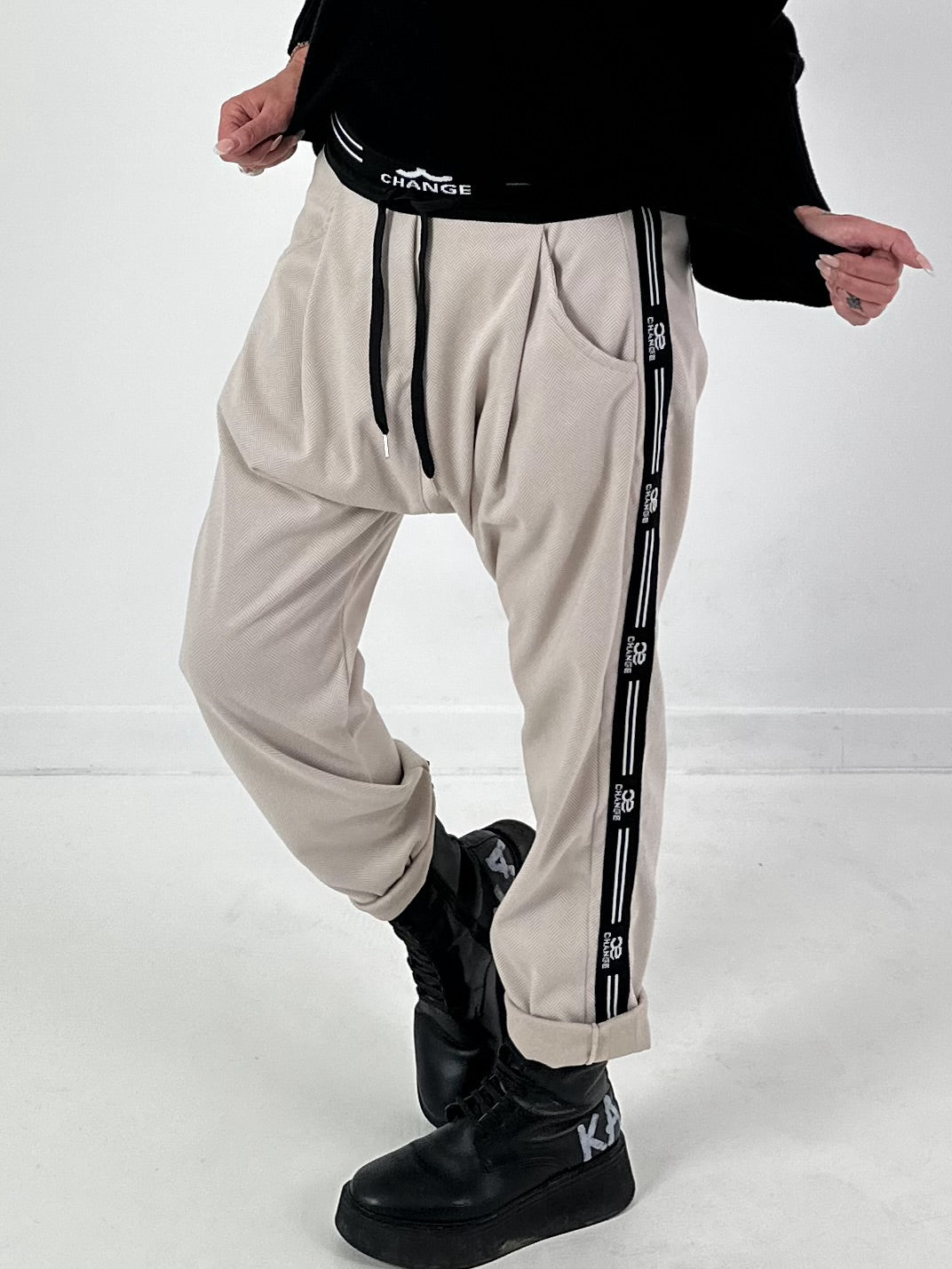 Baggy broek model "Change Flow" - beige